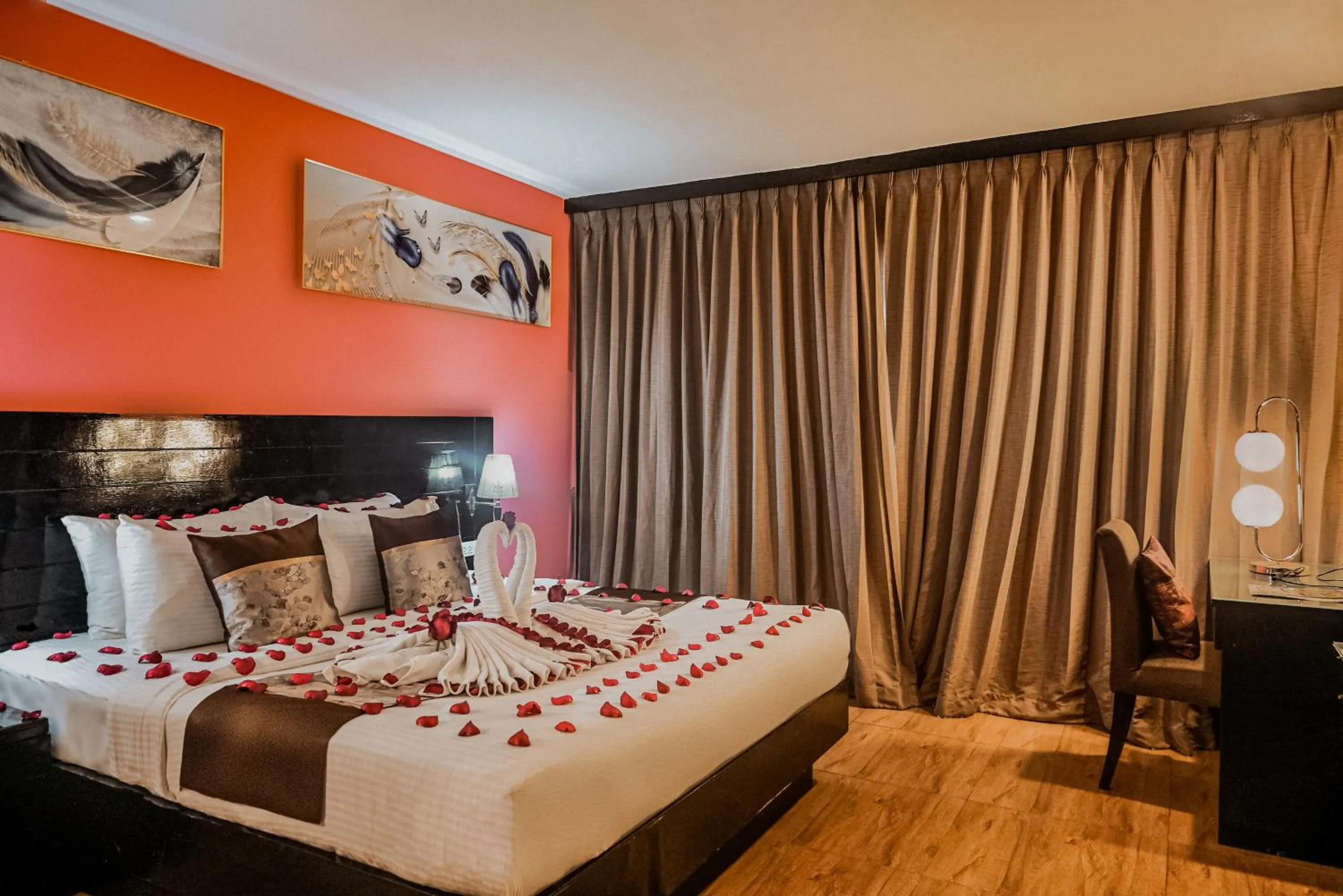 Bed in Boss Suites Nana Hotel