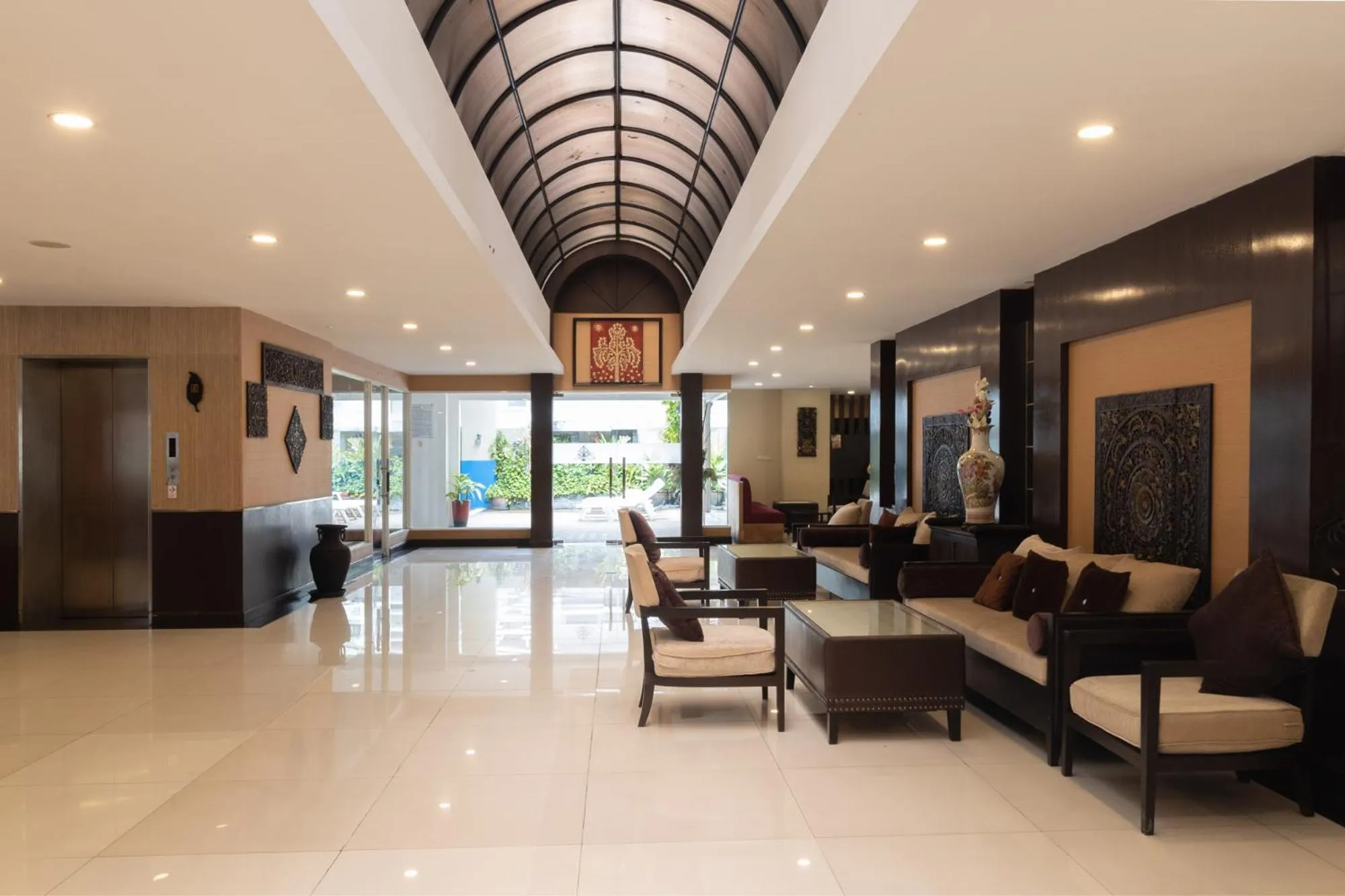 Seating area in Boss Suites Nana Hotel