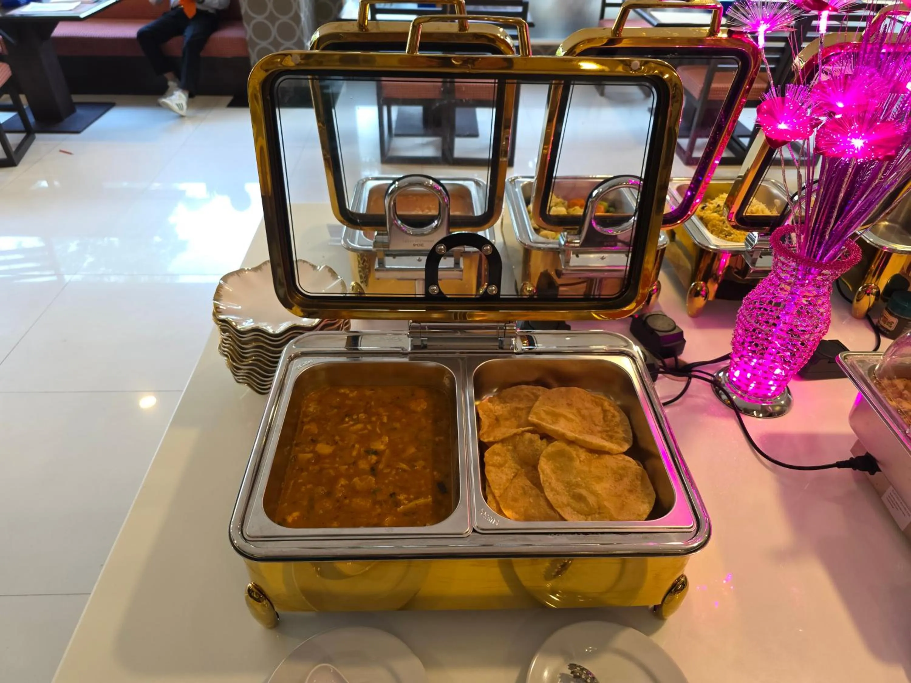 Food and drinks in Boss Suites Nana Hotel