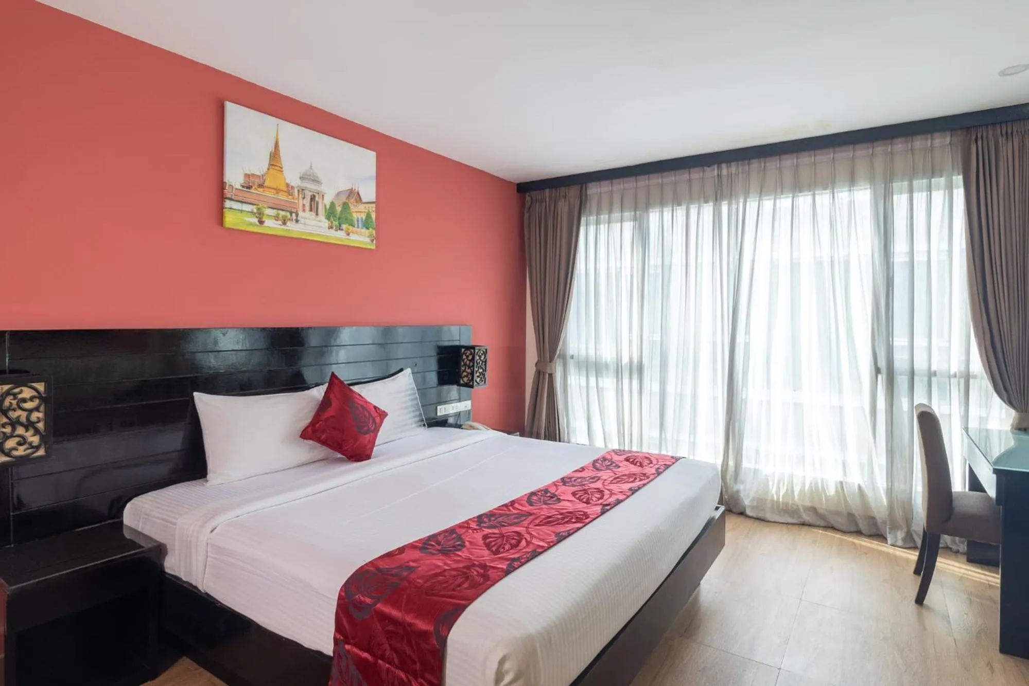 Bedroom, Bed in Boss Suites Nana Hotel