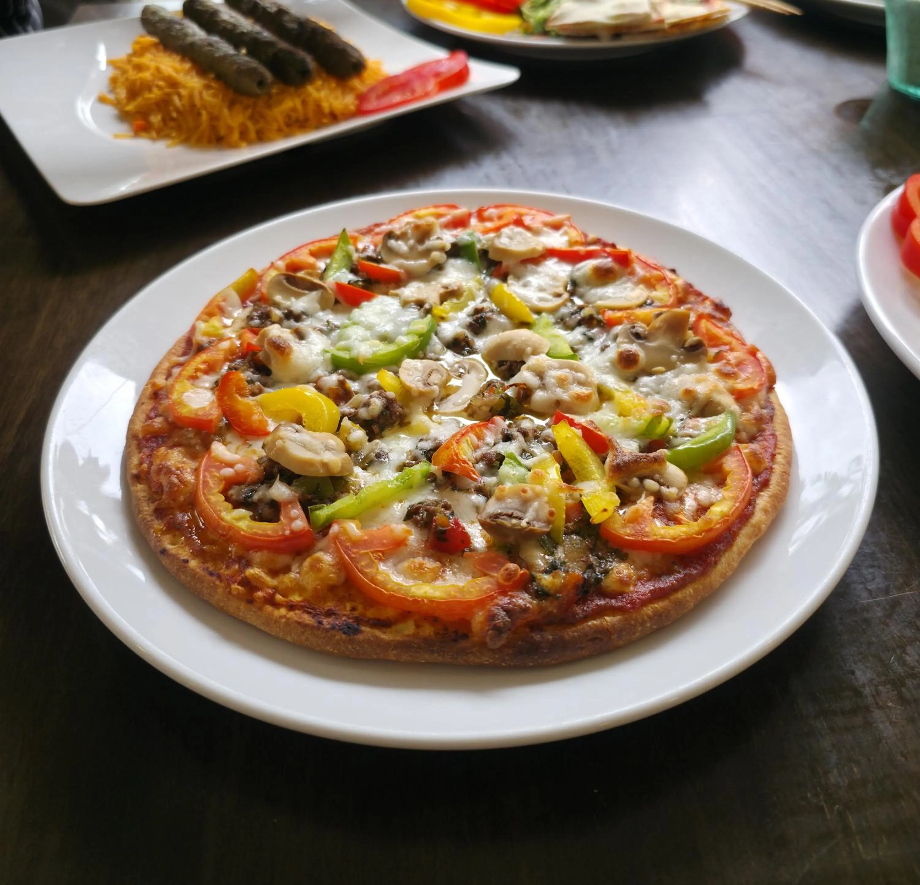 Restaurant/places to eat in Boss Suites Nana Hotel