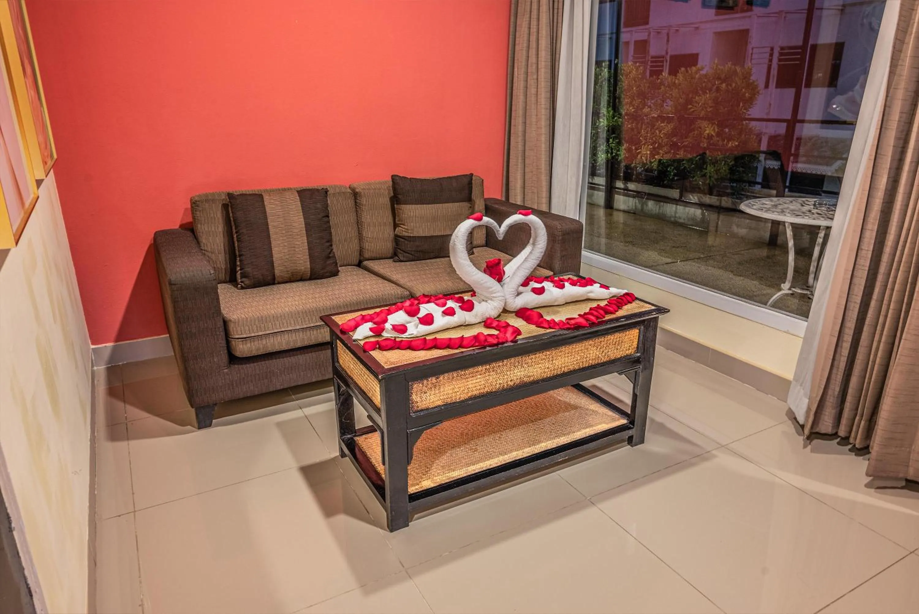 Balcony/Terrace in Boss Suites Nana Hotel