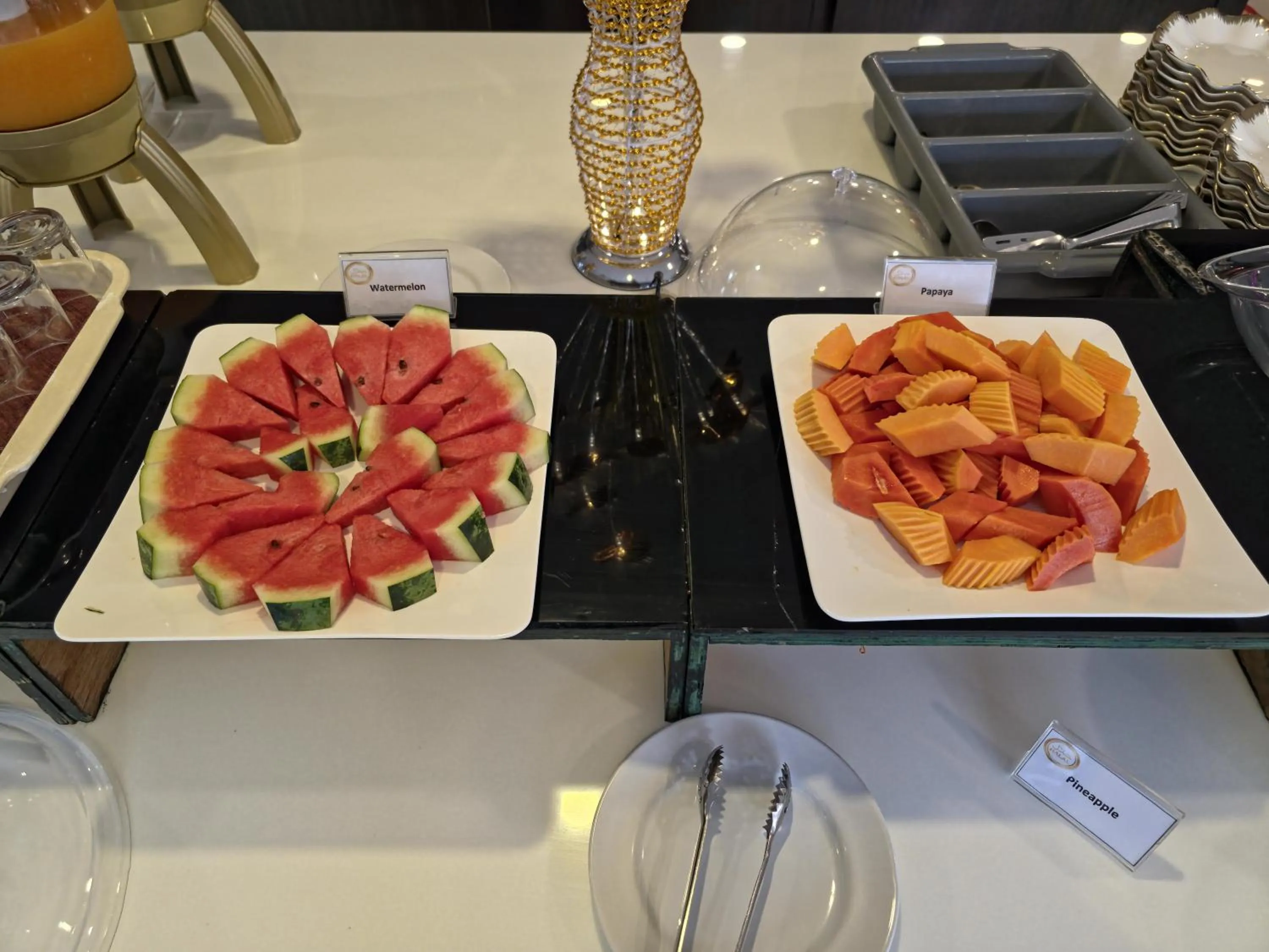 Food and drinks in Boss Suites Nana Hotel