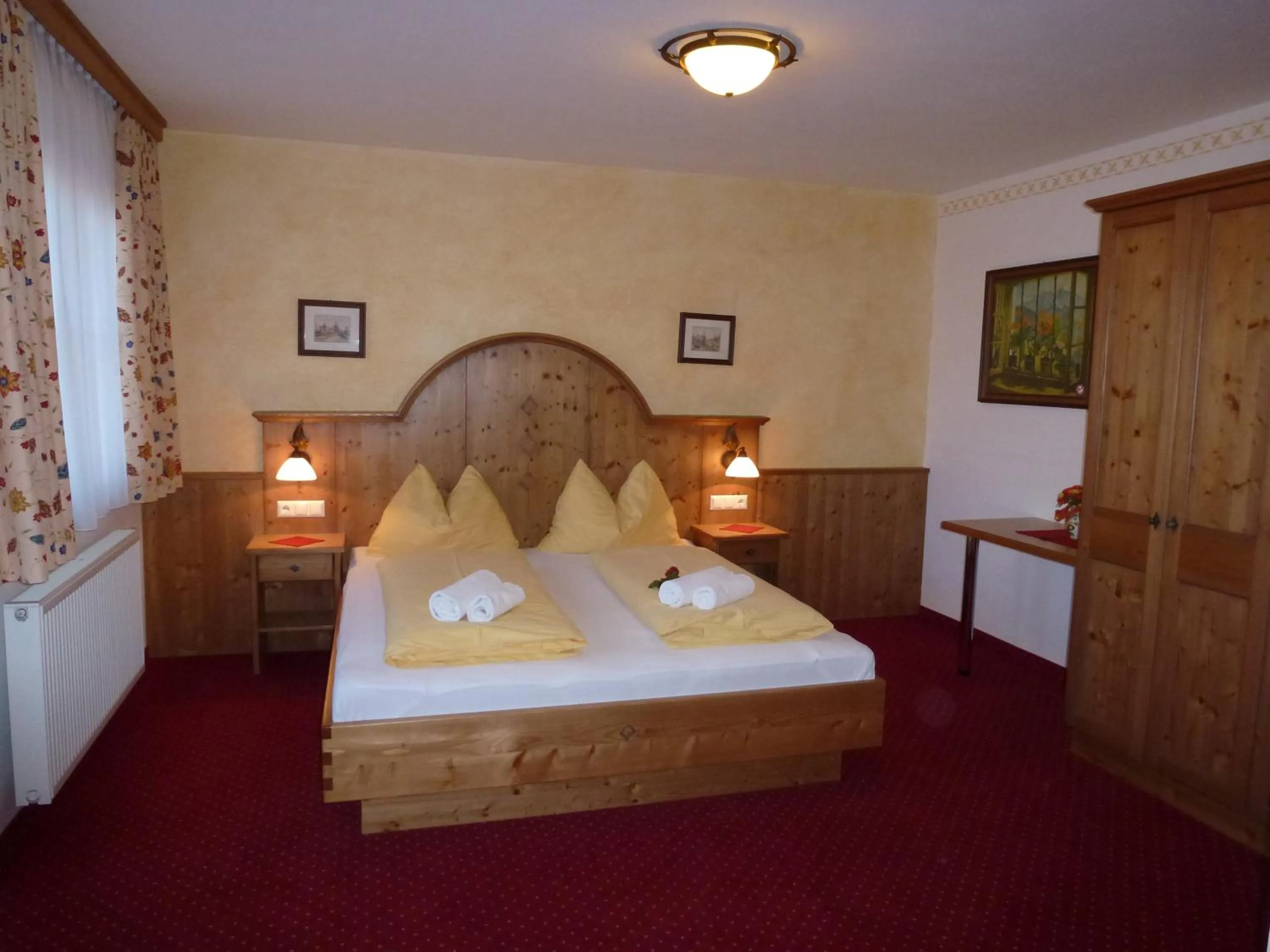 View (from property/room), Bed in Hotel Garni Landhaus Trenkenbach