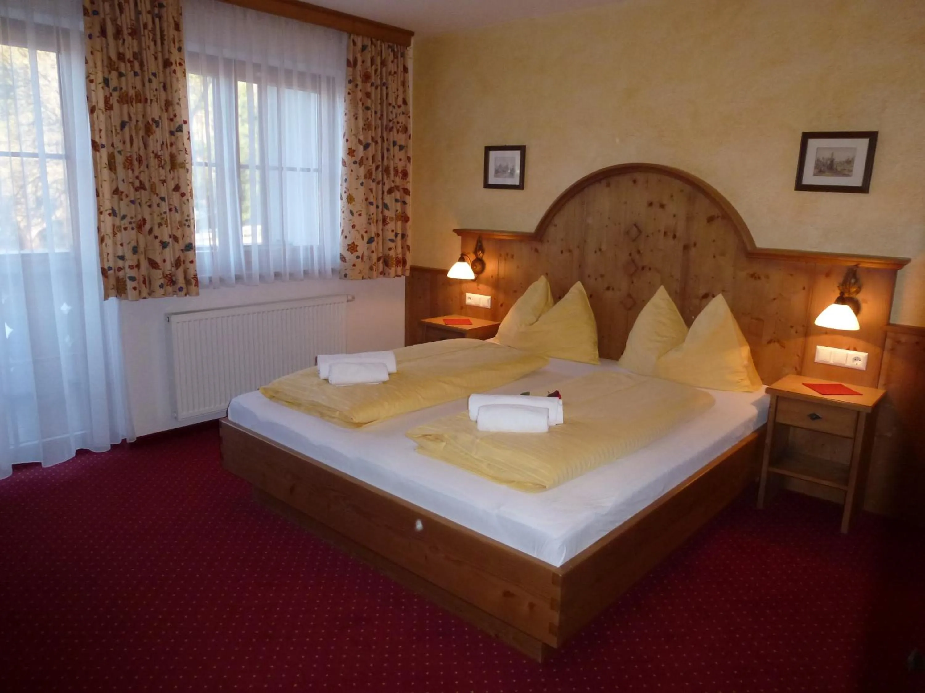 Bedroom, Bed in Hotel Garni Landhaus Trenkenbach