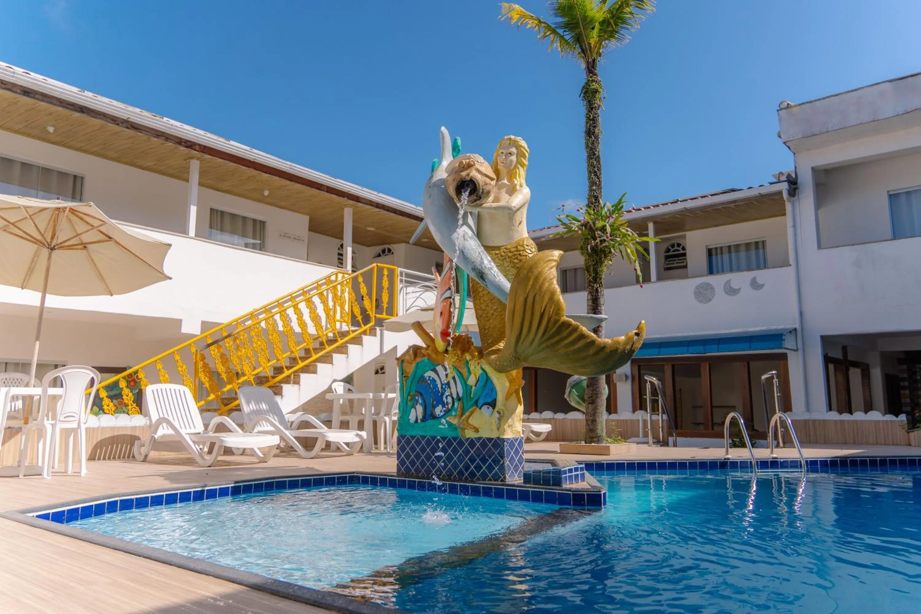 Swimming pool in Shangrilá - Rede Soberano