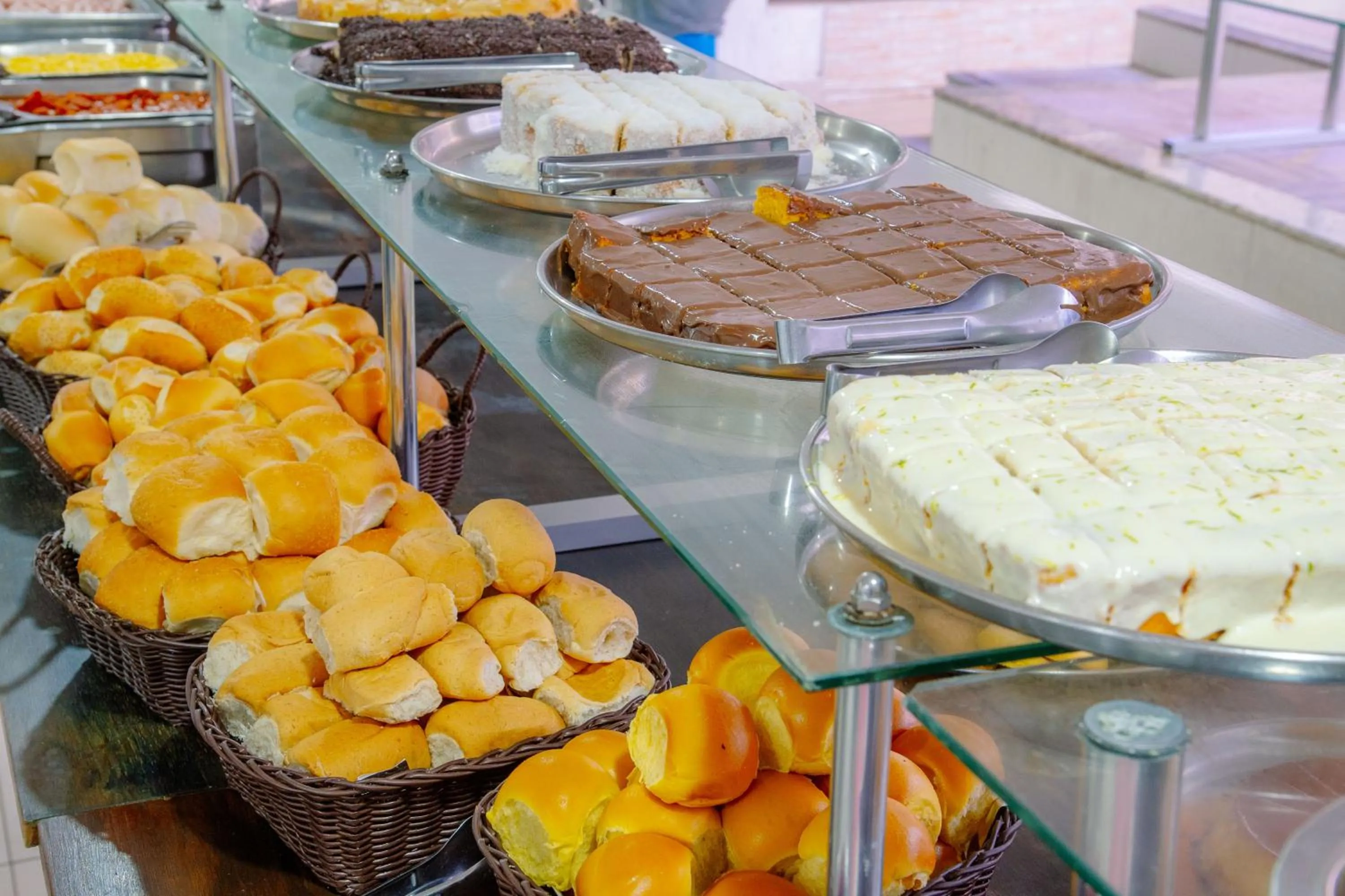 Breakfast in Shangrilá - Rede Soberano