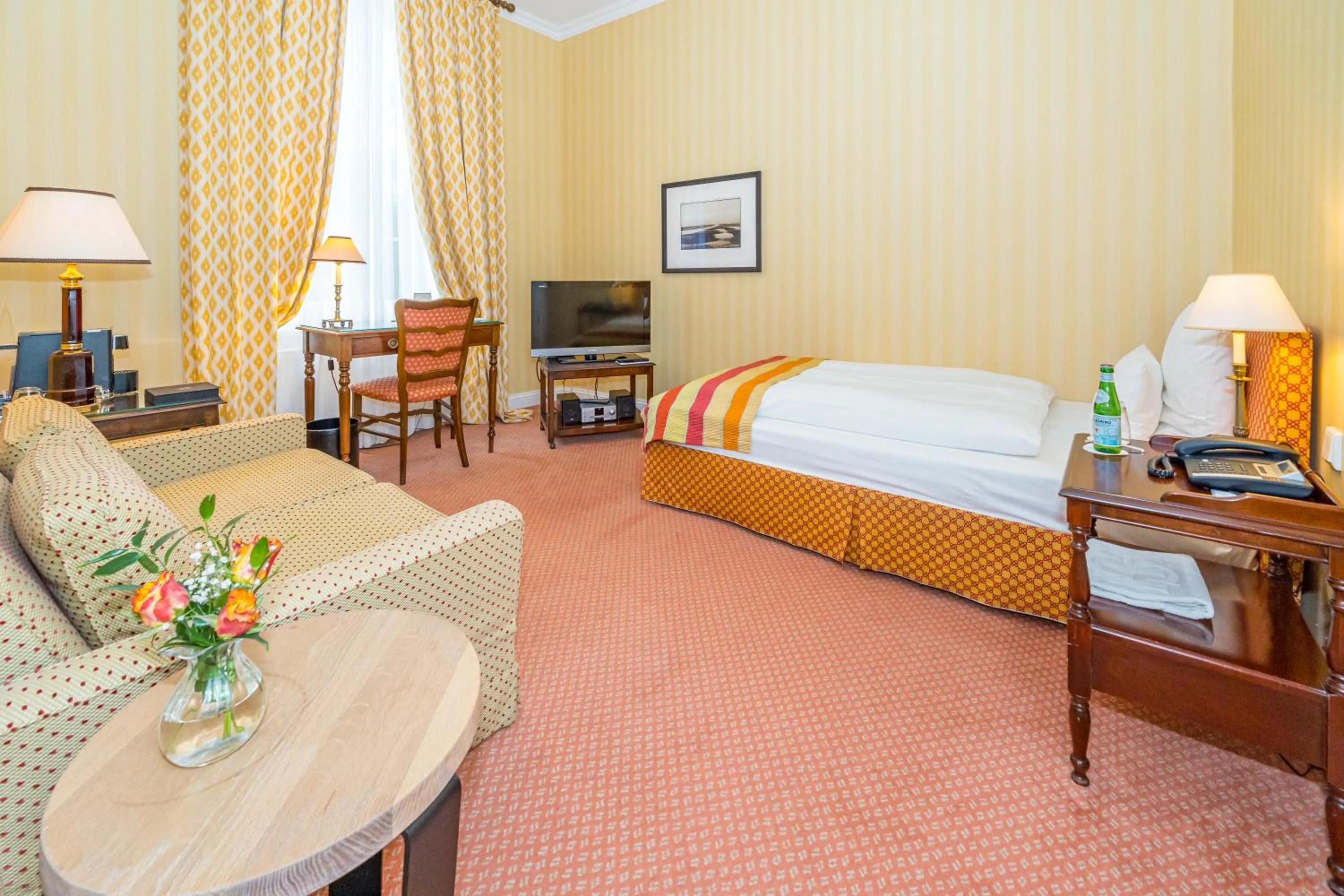 Photo of the whole room, Bed in Hotel Stadt Hamburg