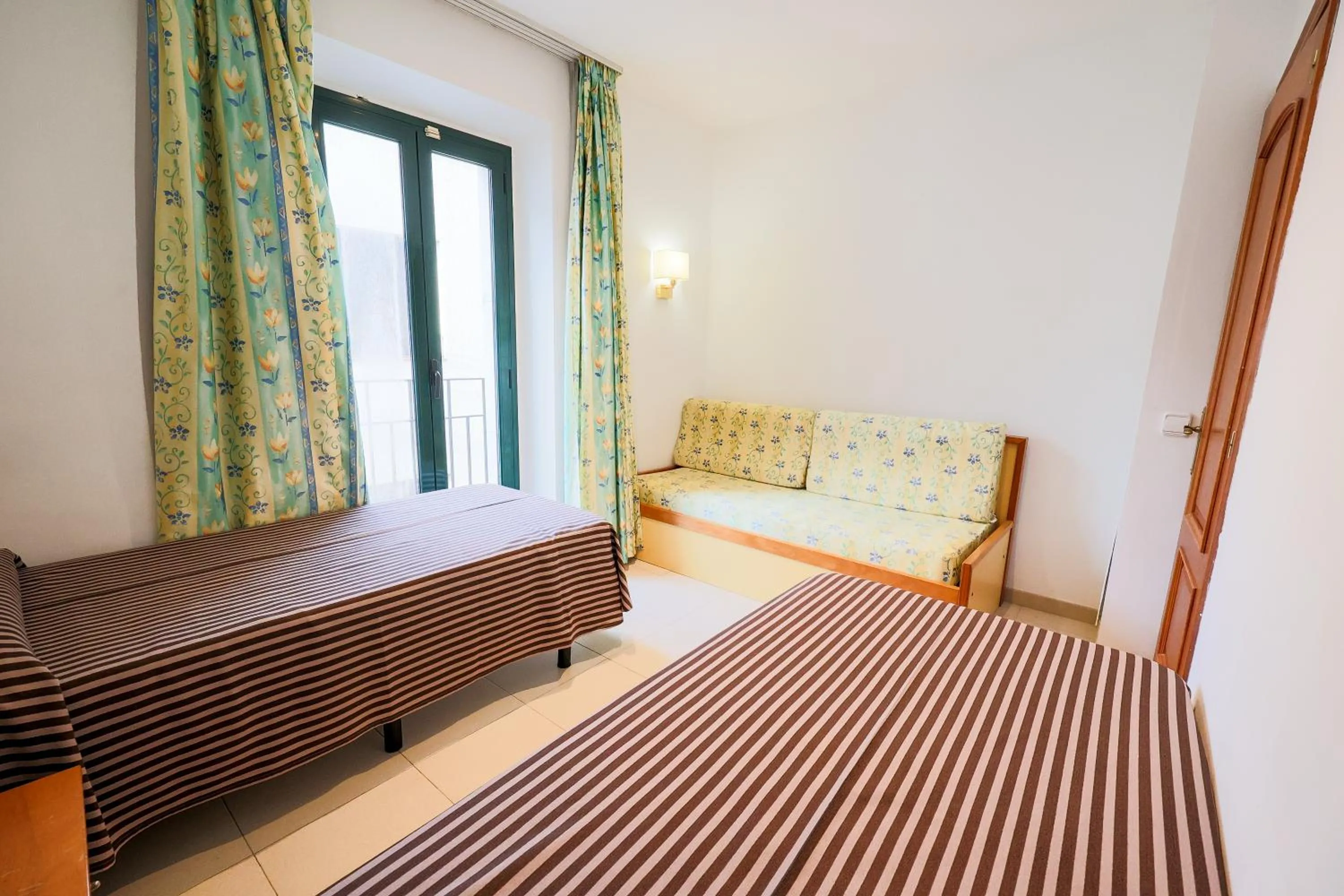 Photo of the whole room, Bed in Apartamentos Royal