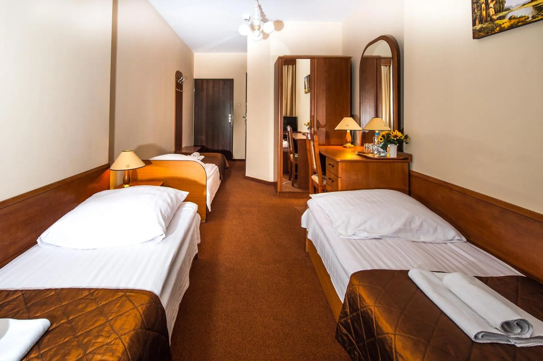 Shower, Bed in Hotel Nad Pisą