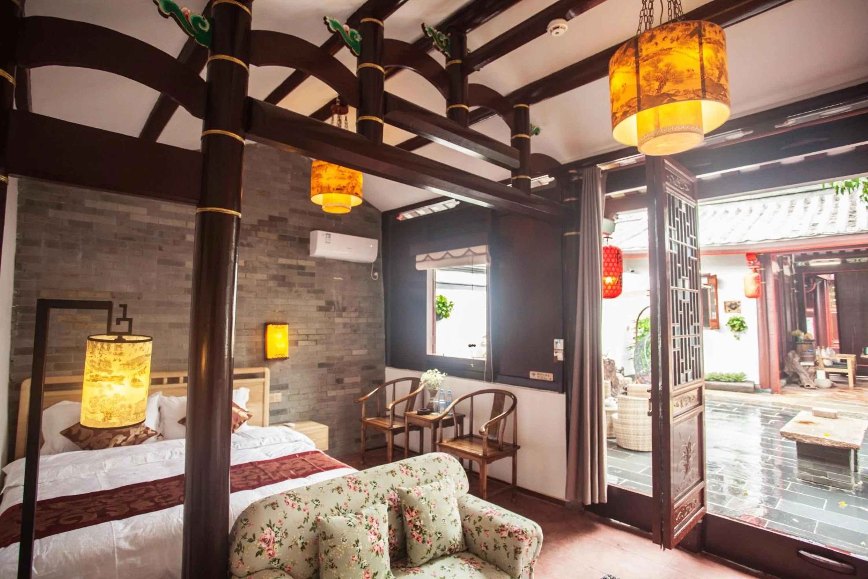 Photo of the whole room, Bed in Manju Inn
