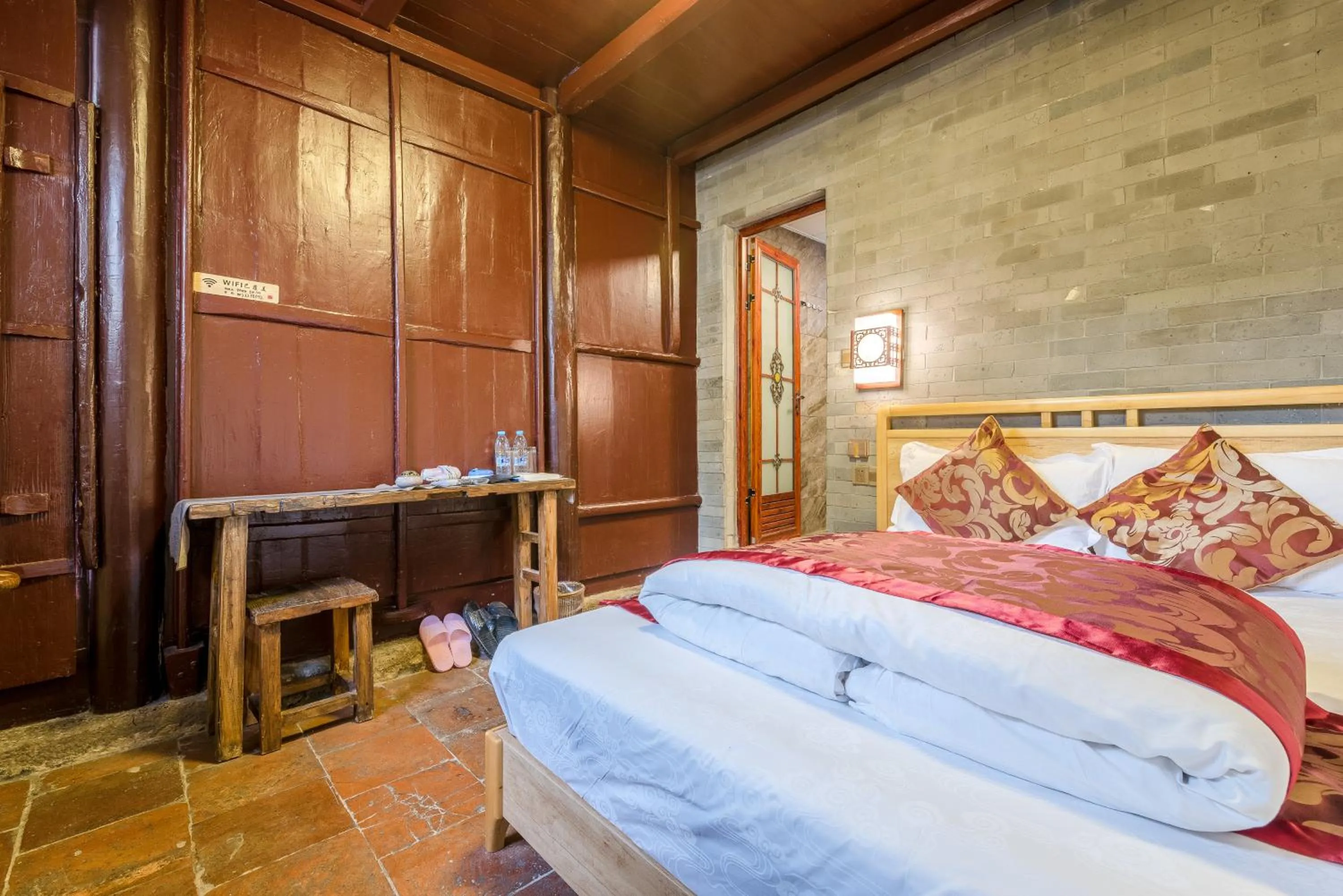 Photo of the whole room, Bed in Manju Inn