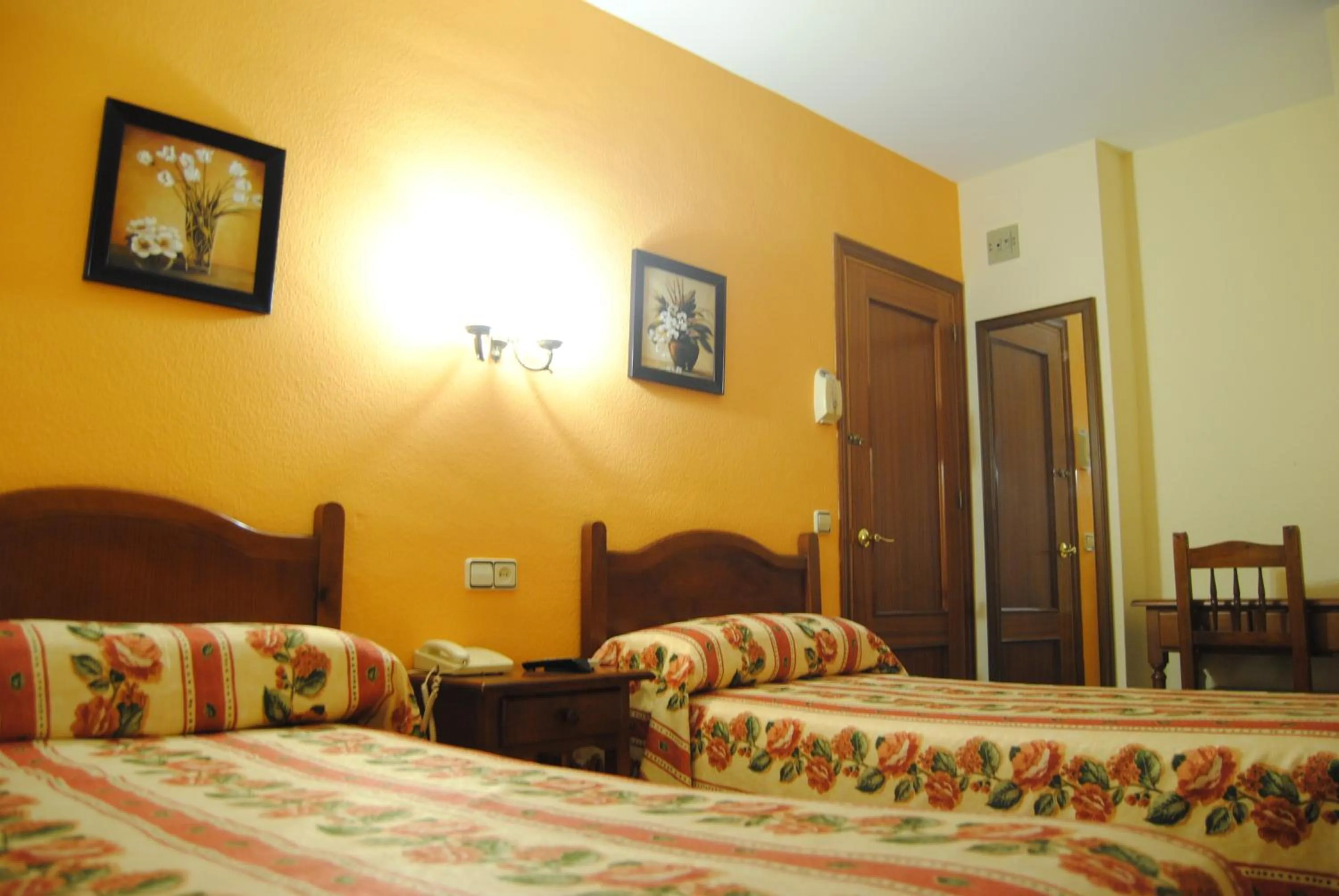 Photo of the whole room, Bed in Hostal Italia
