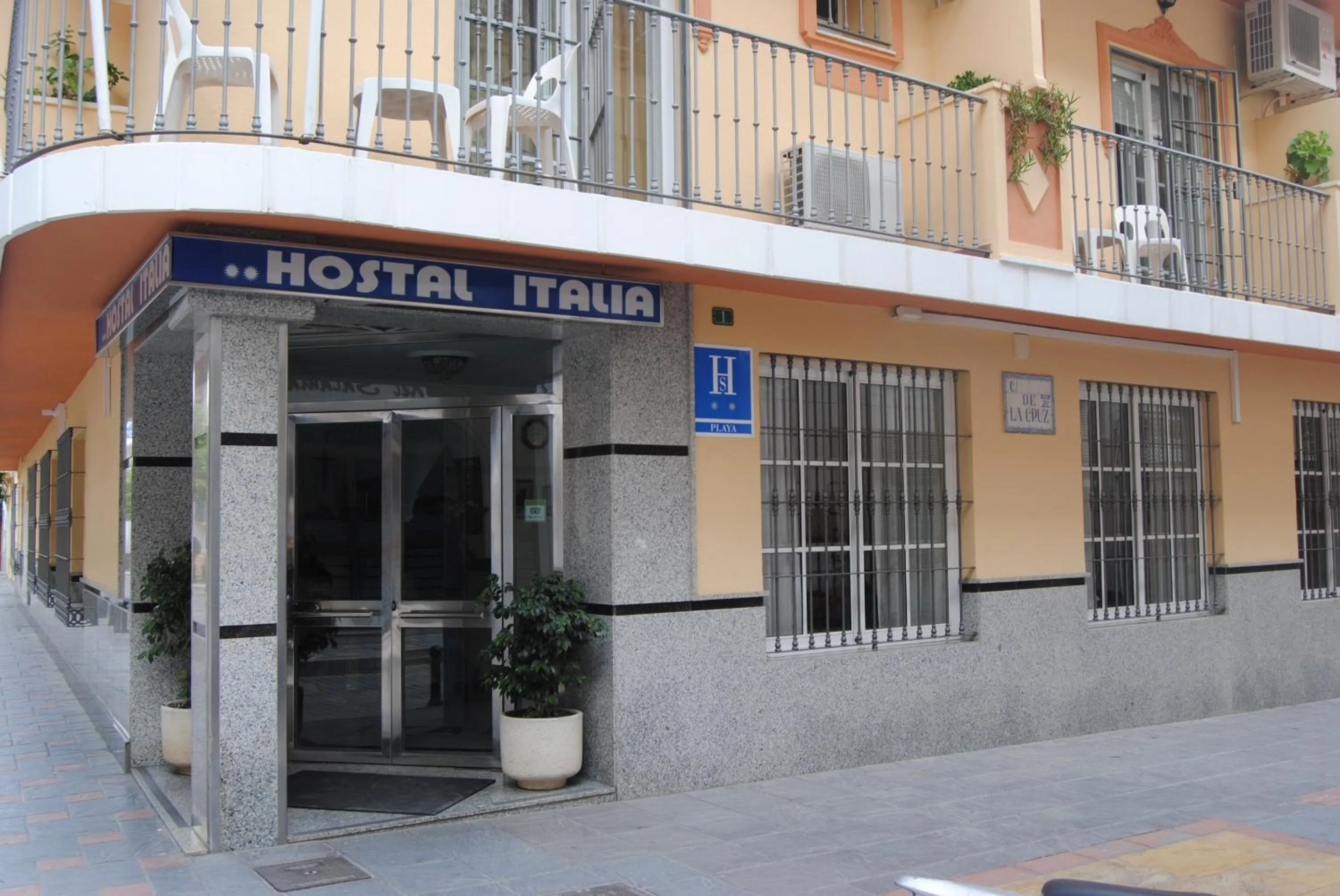 Facade/entrance in Hostal Italia