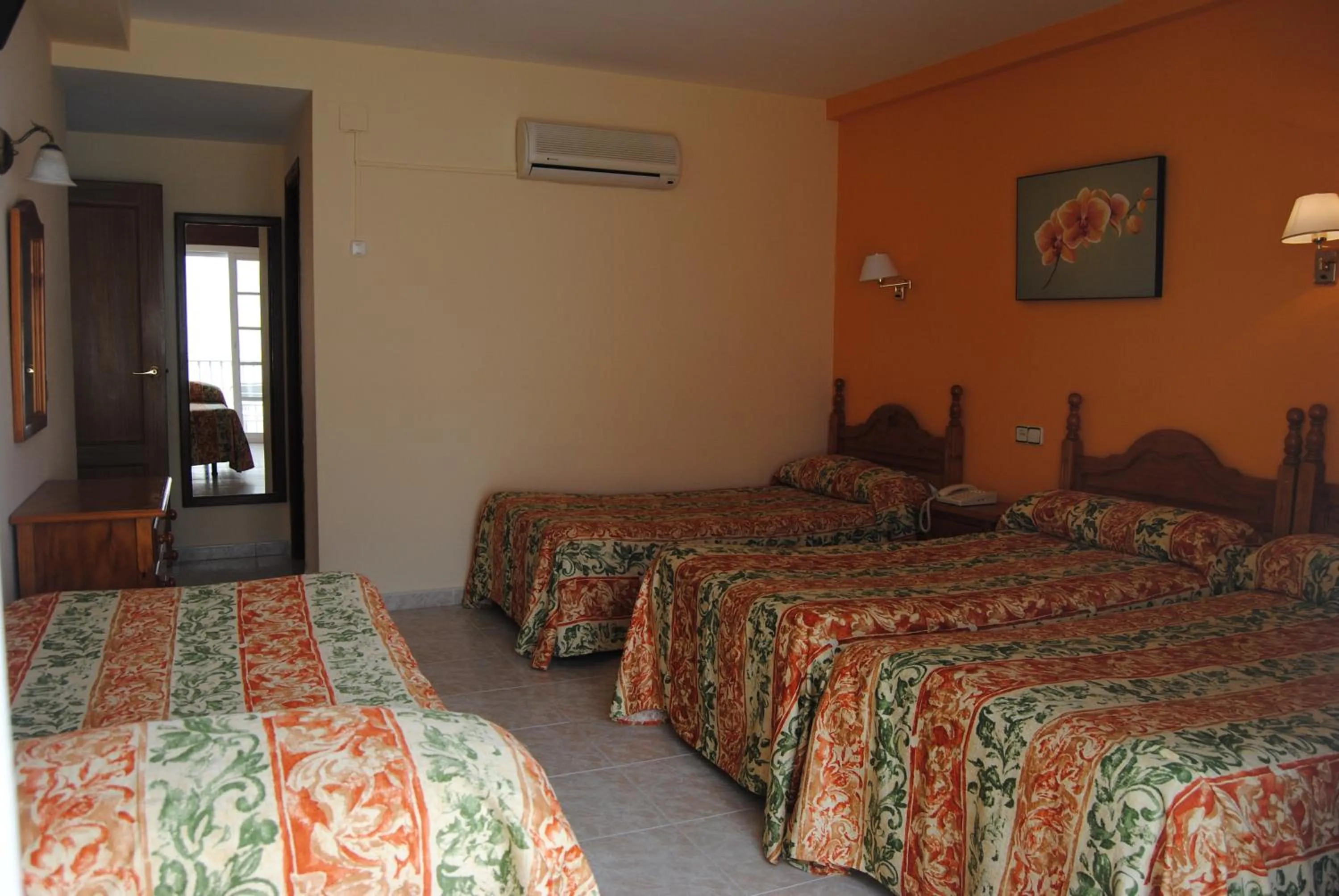 Day, Bed in Hostal Italia