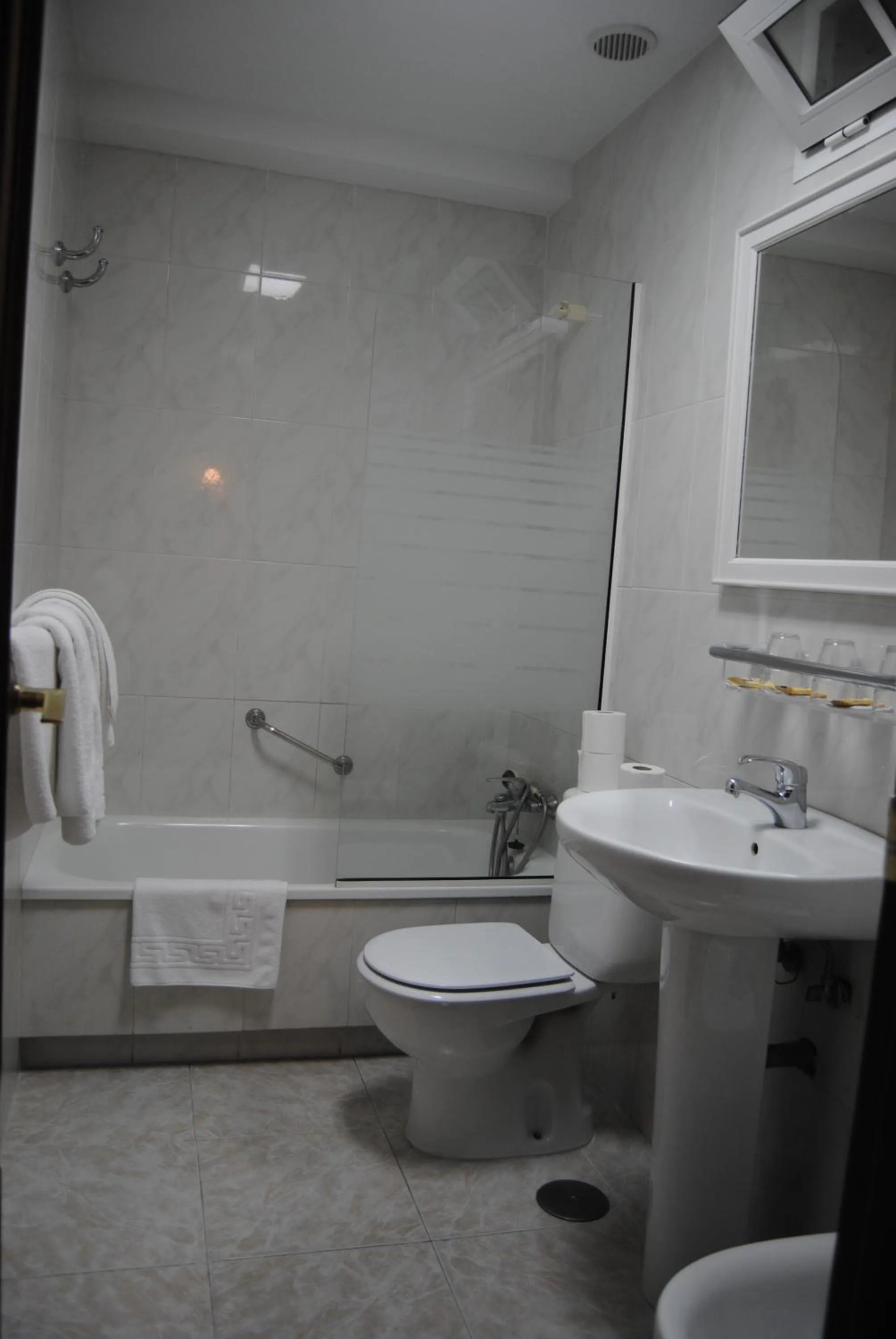 Bathroom in Hostal Italia