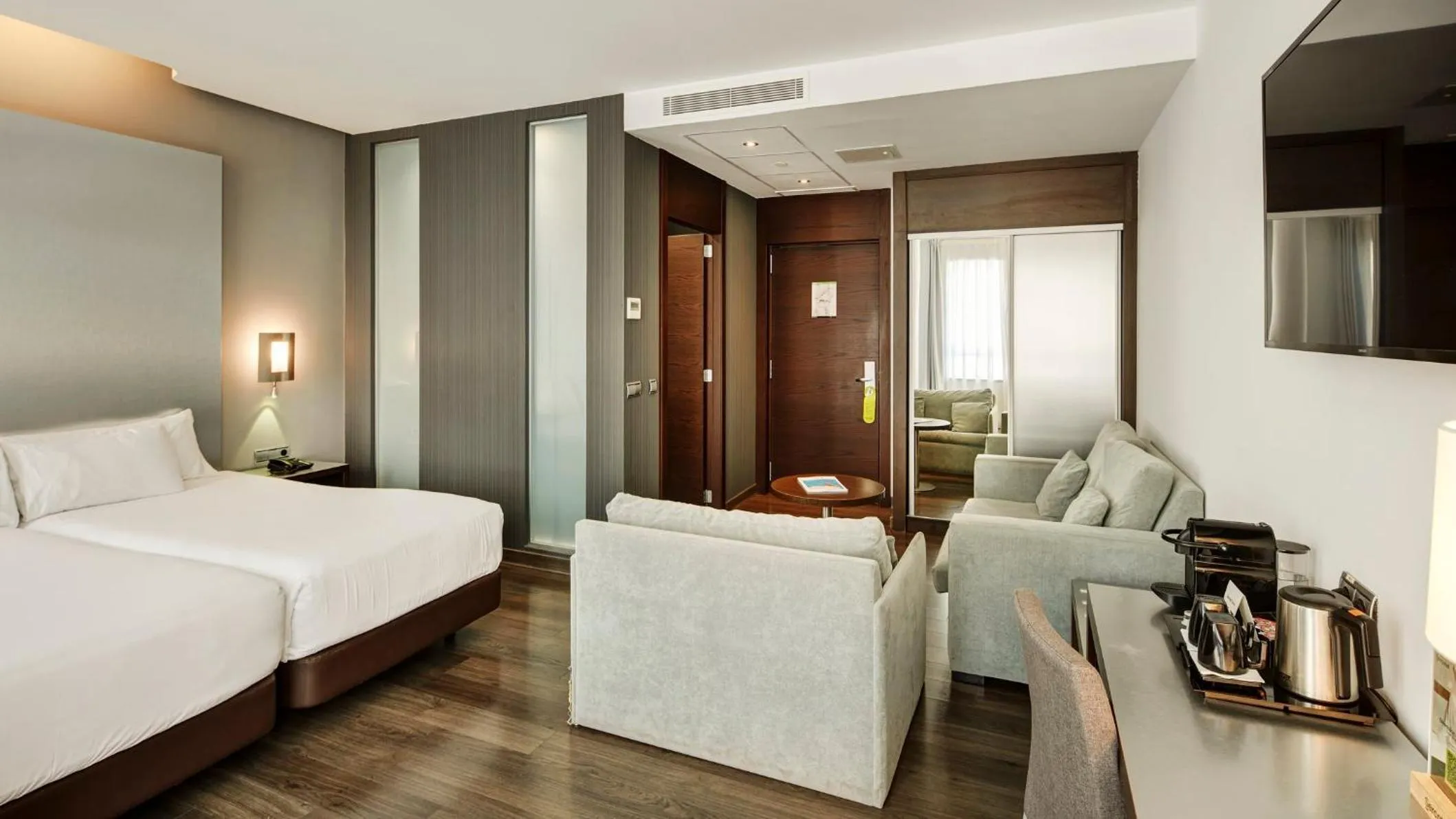 Photo of the whole room, Bed in Sercotel Coliseo