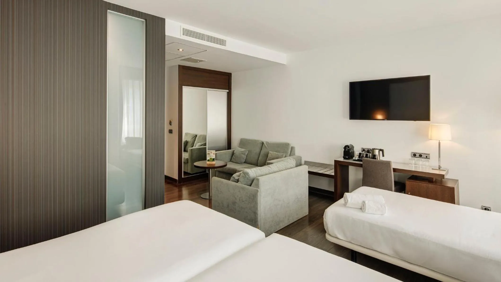 Photo of the whole room, Bed in Sercotel Coliseo