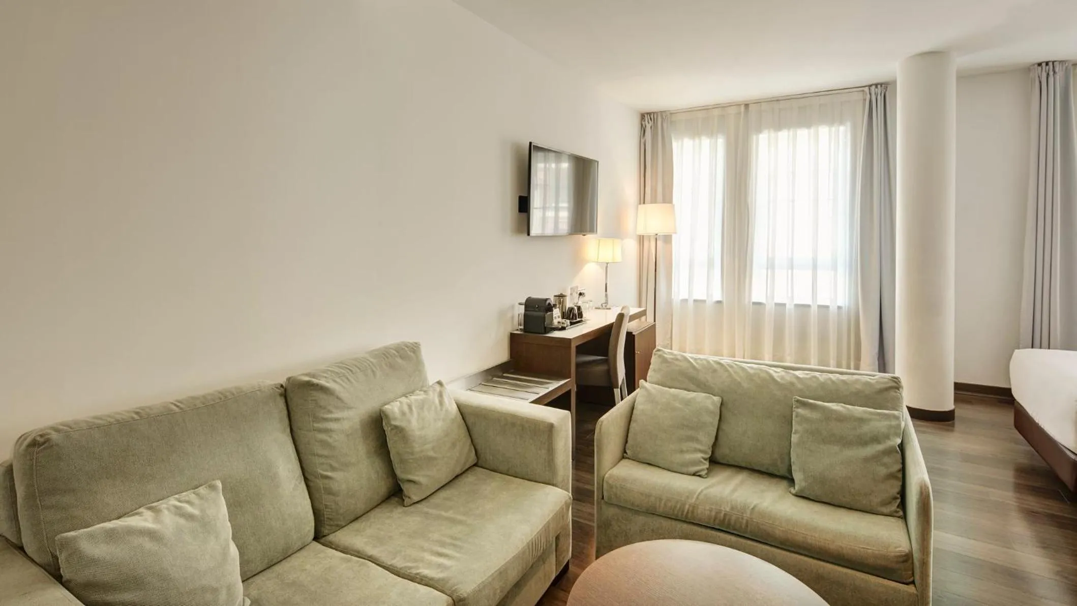 Photo of the whole room in Sercotel Coliseo