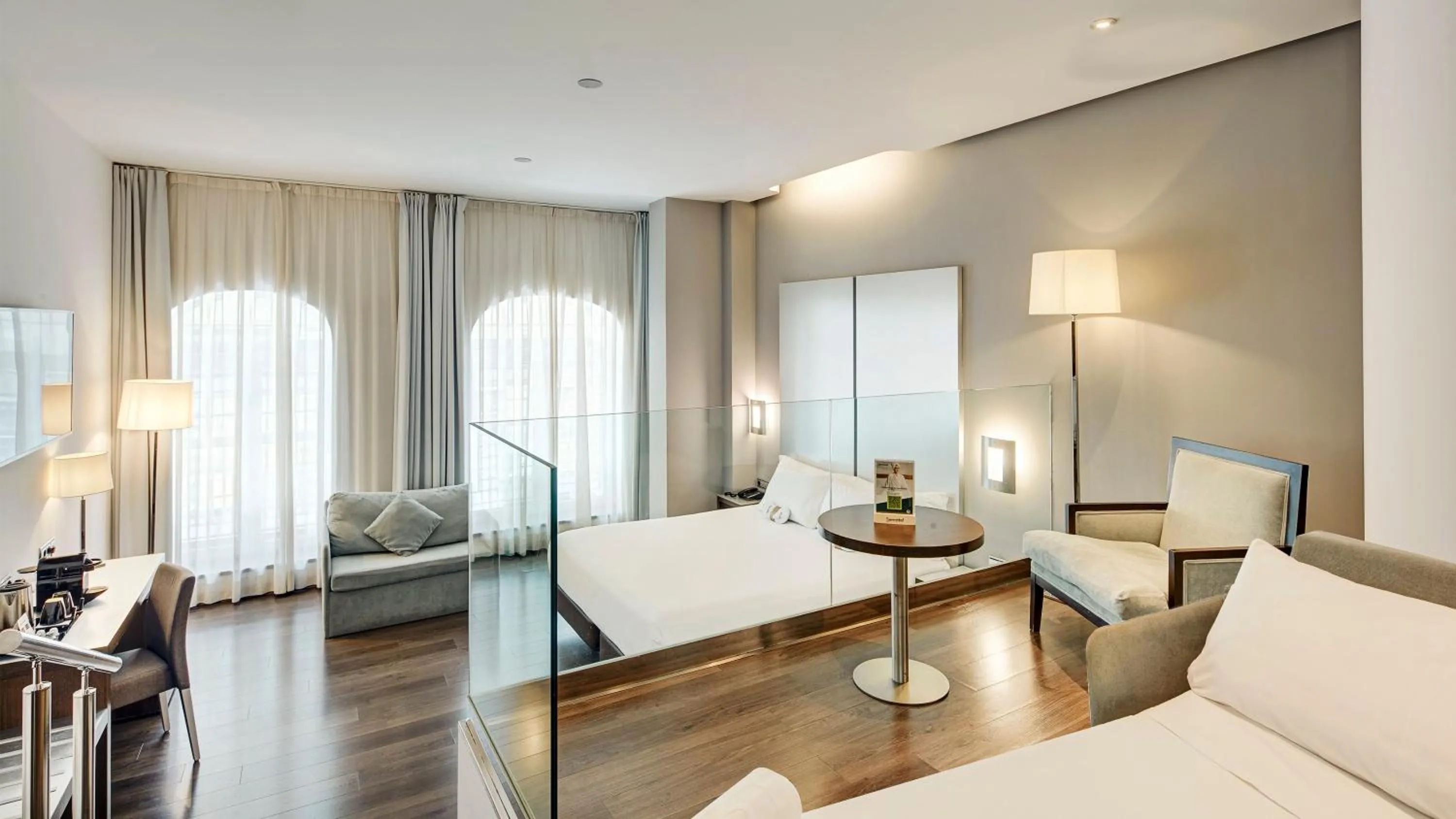 Photo of the whole room, Bed in Sercotel Coliseo