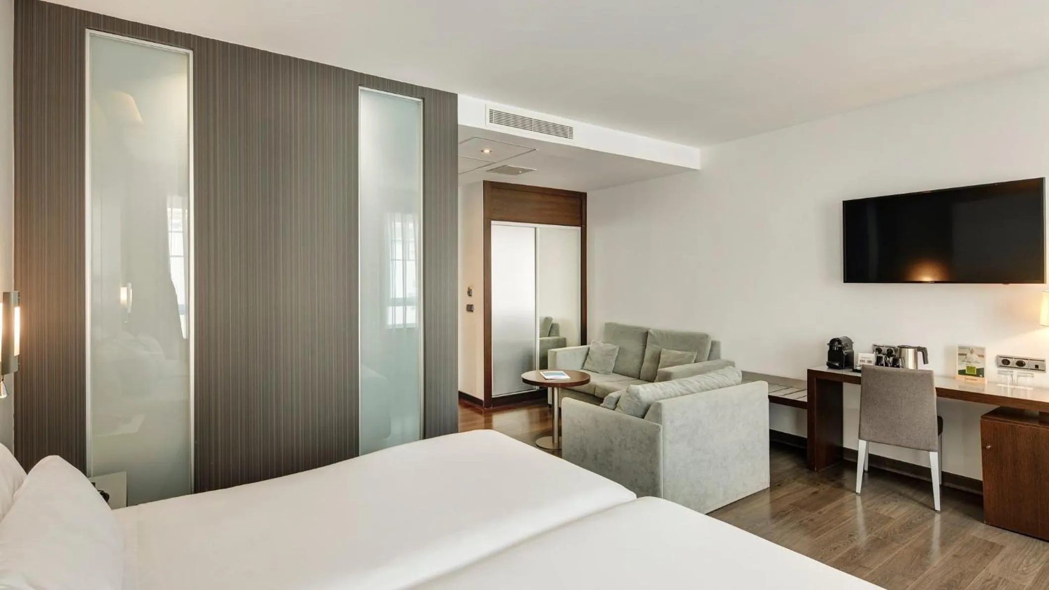 Photo of the whole room, Bed in Sercotel Coliseo