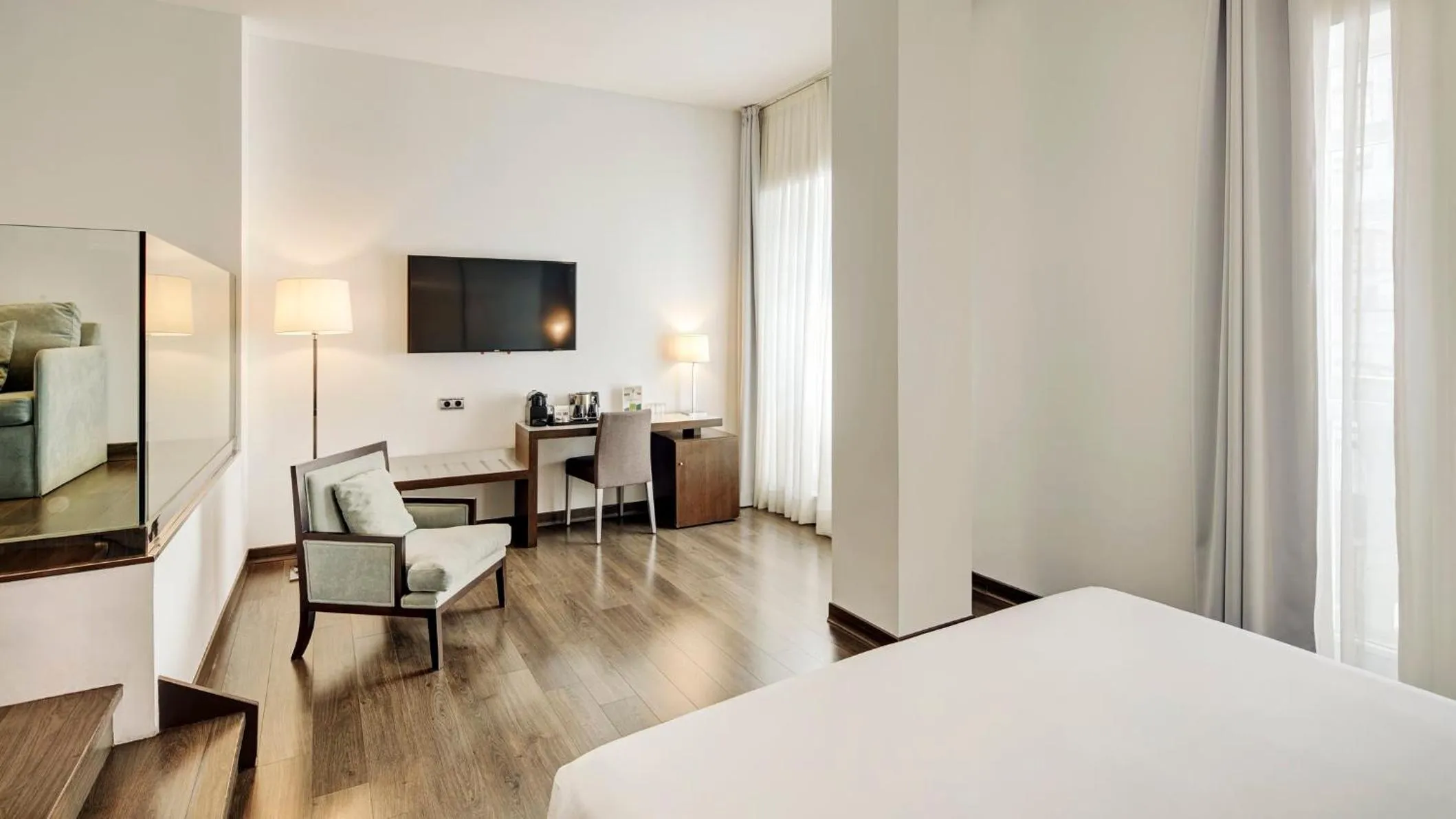 Photo of the whole room, Bed in Sercotel Coliseo