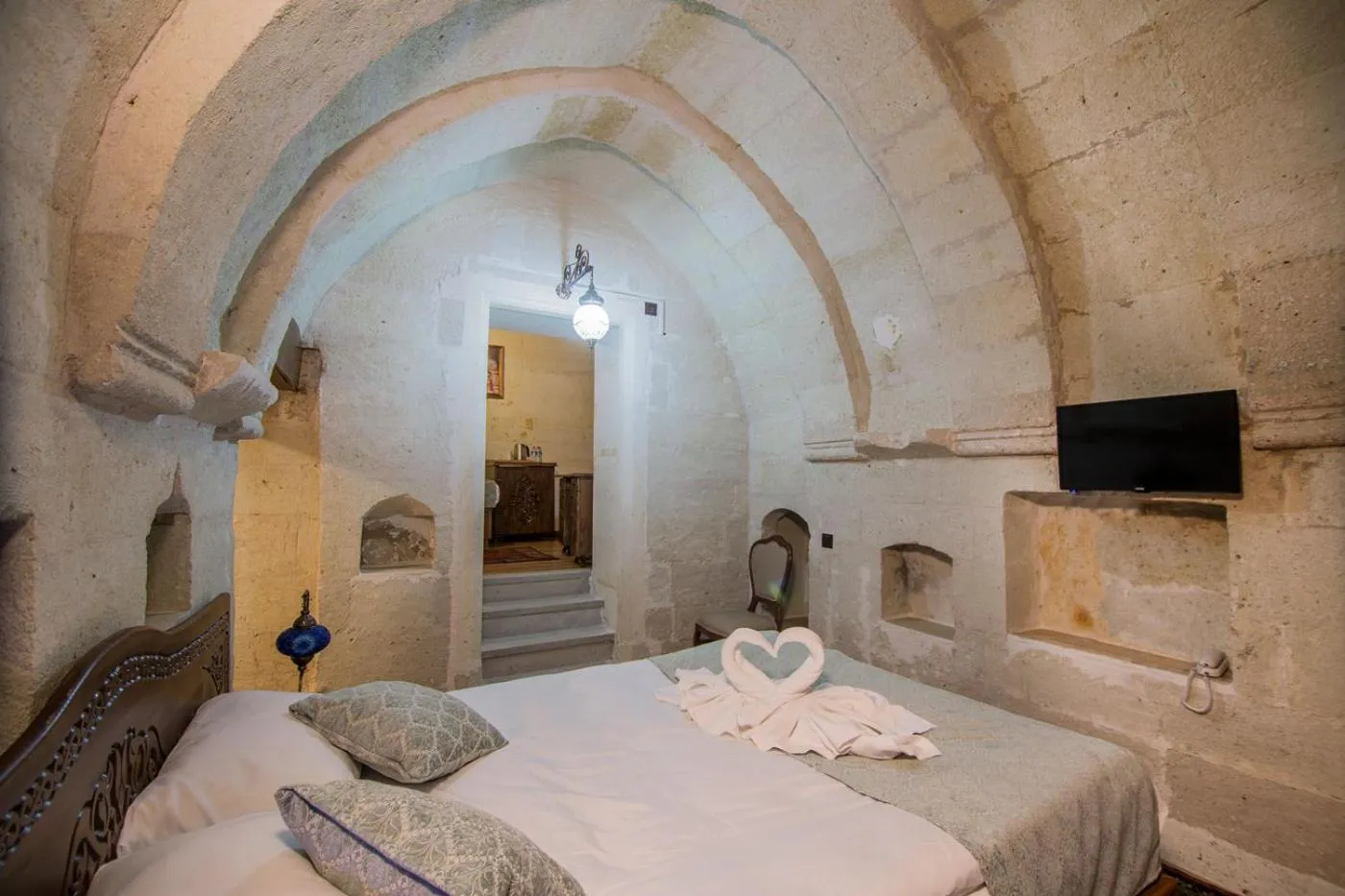 Bed in Cappadocia Ozbek Stone House