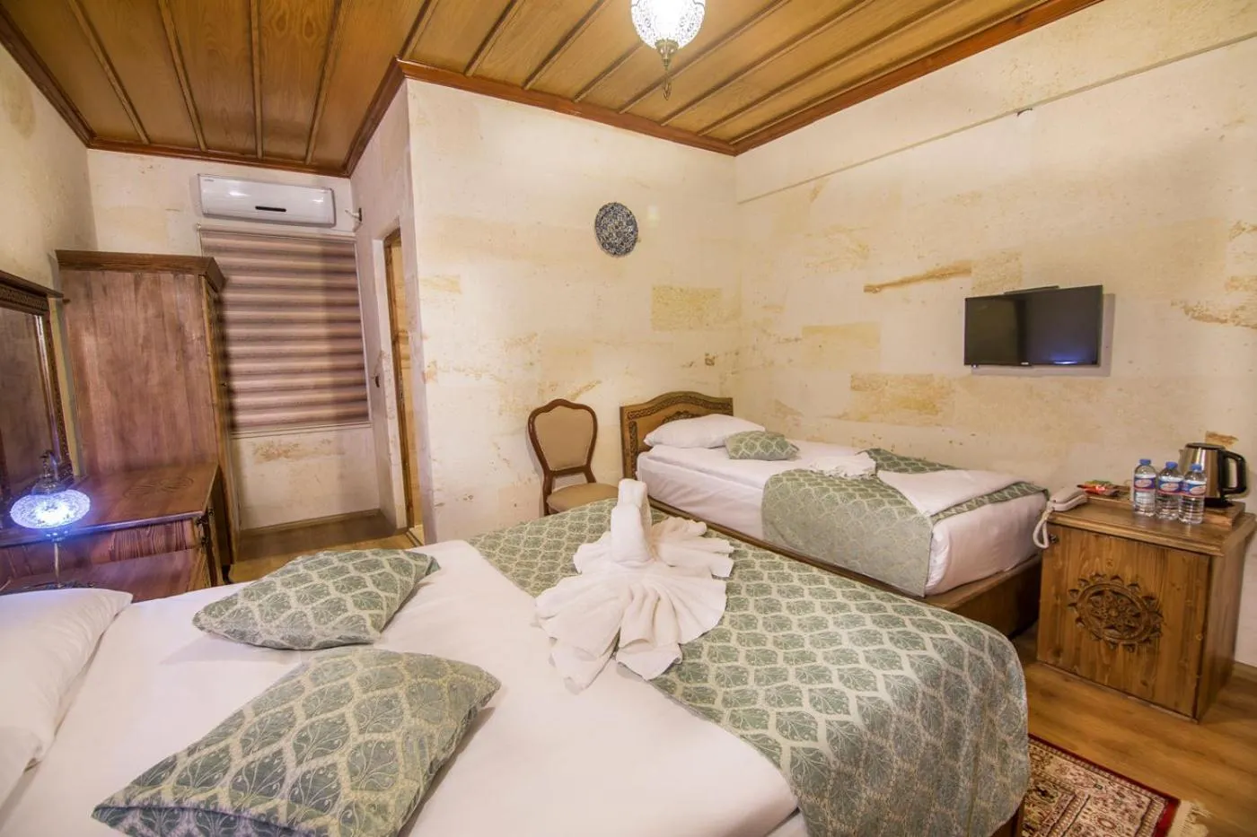 Bed in Cappadocia Ozbek Stone House