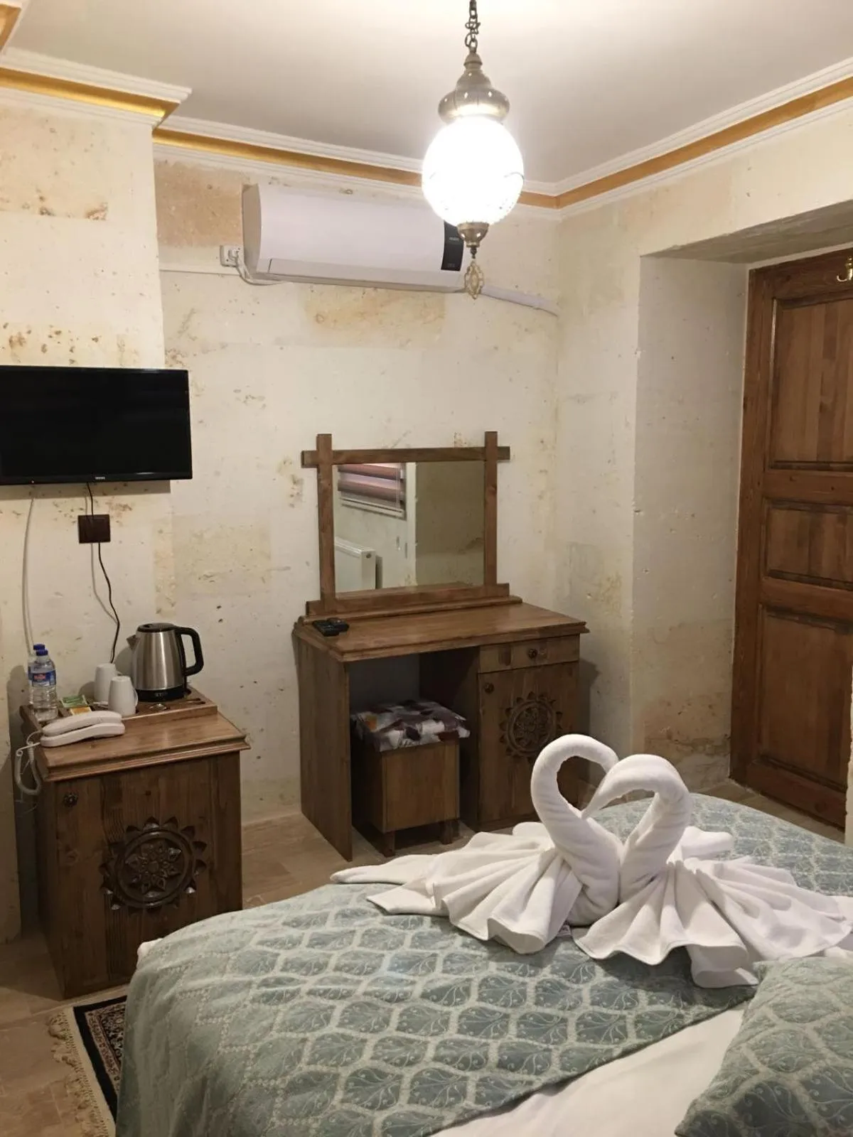 TV and multimedia, Bed in Cappadocia Ozbek Stone House