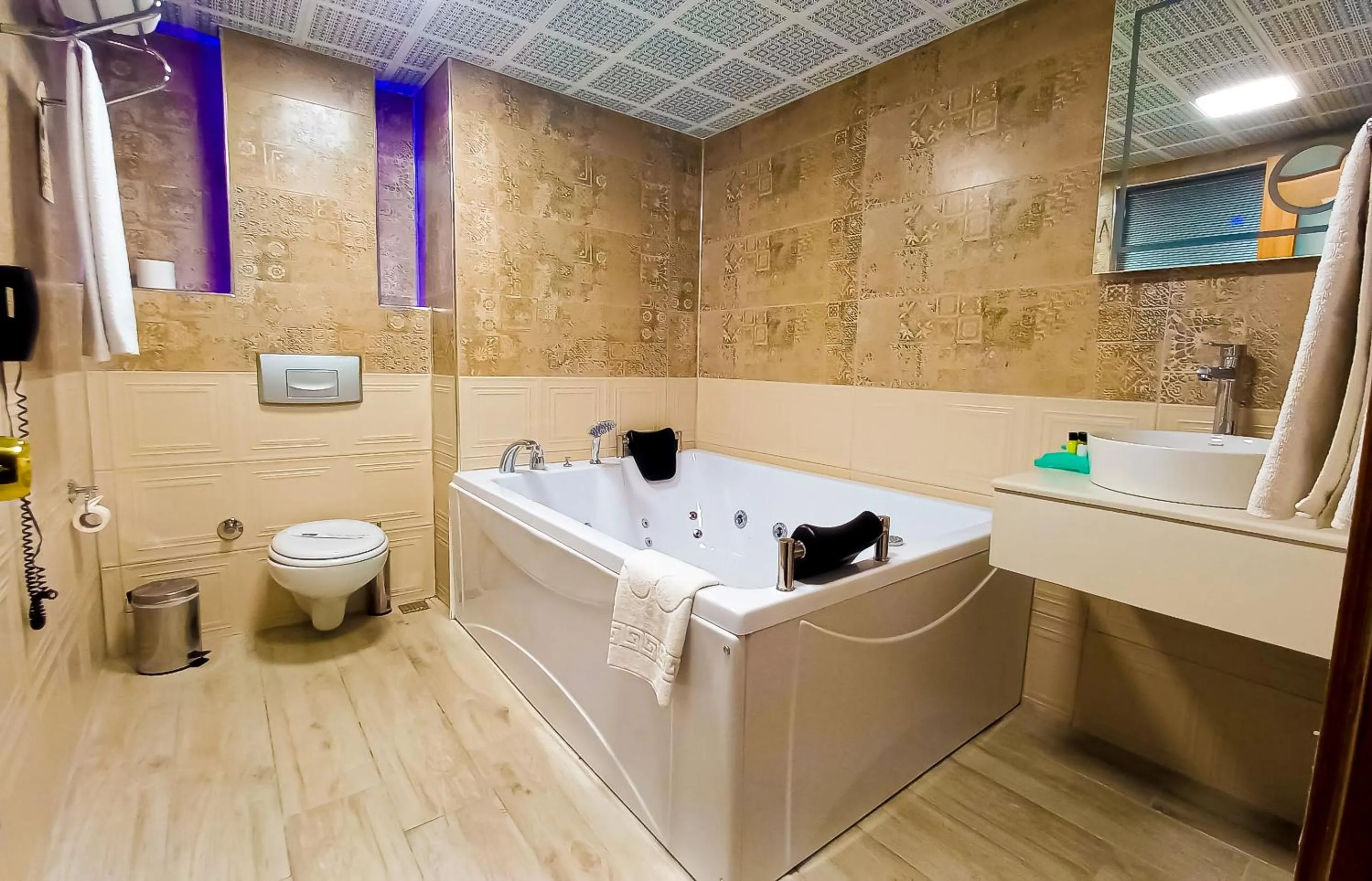 Shower in Notte Hotel