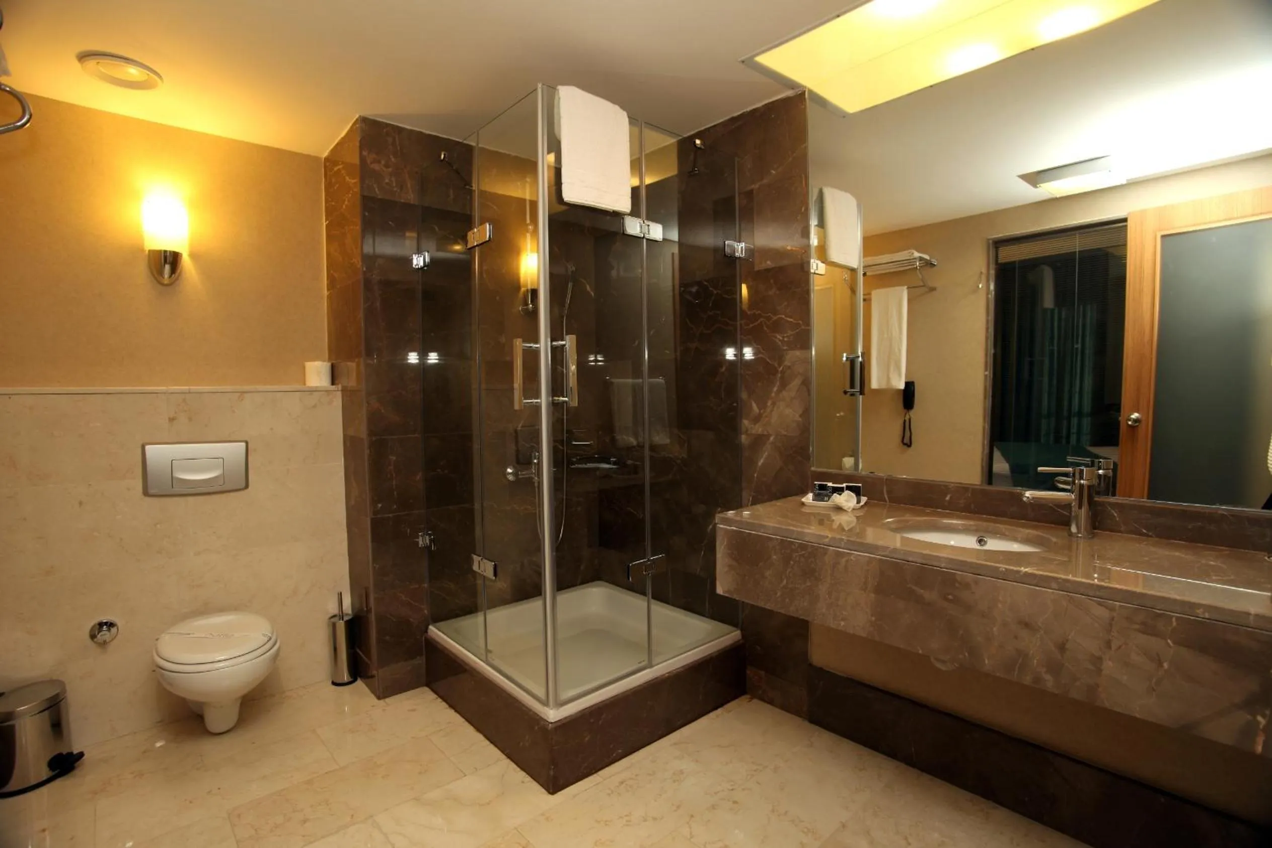Shower in Notte Hotel