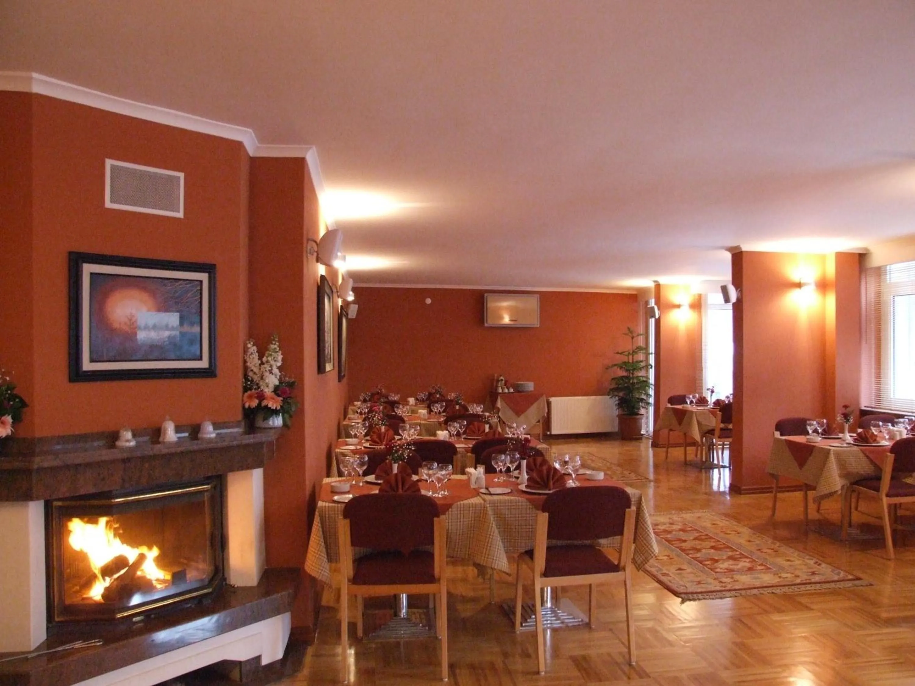 Restaurant/places to eat in Hotel Tunali