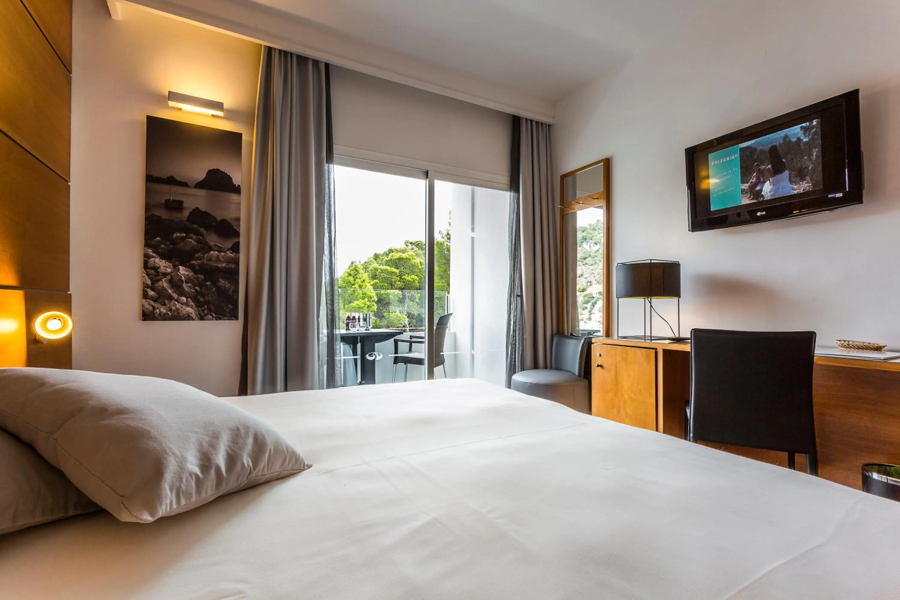 Bed in Palladium Hotel Cala Llonga - Adults Only