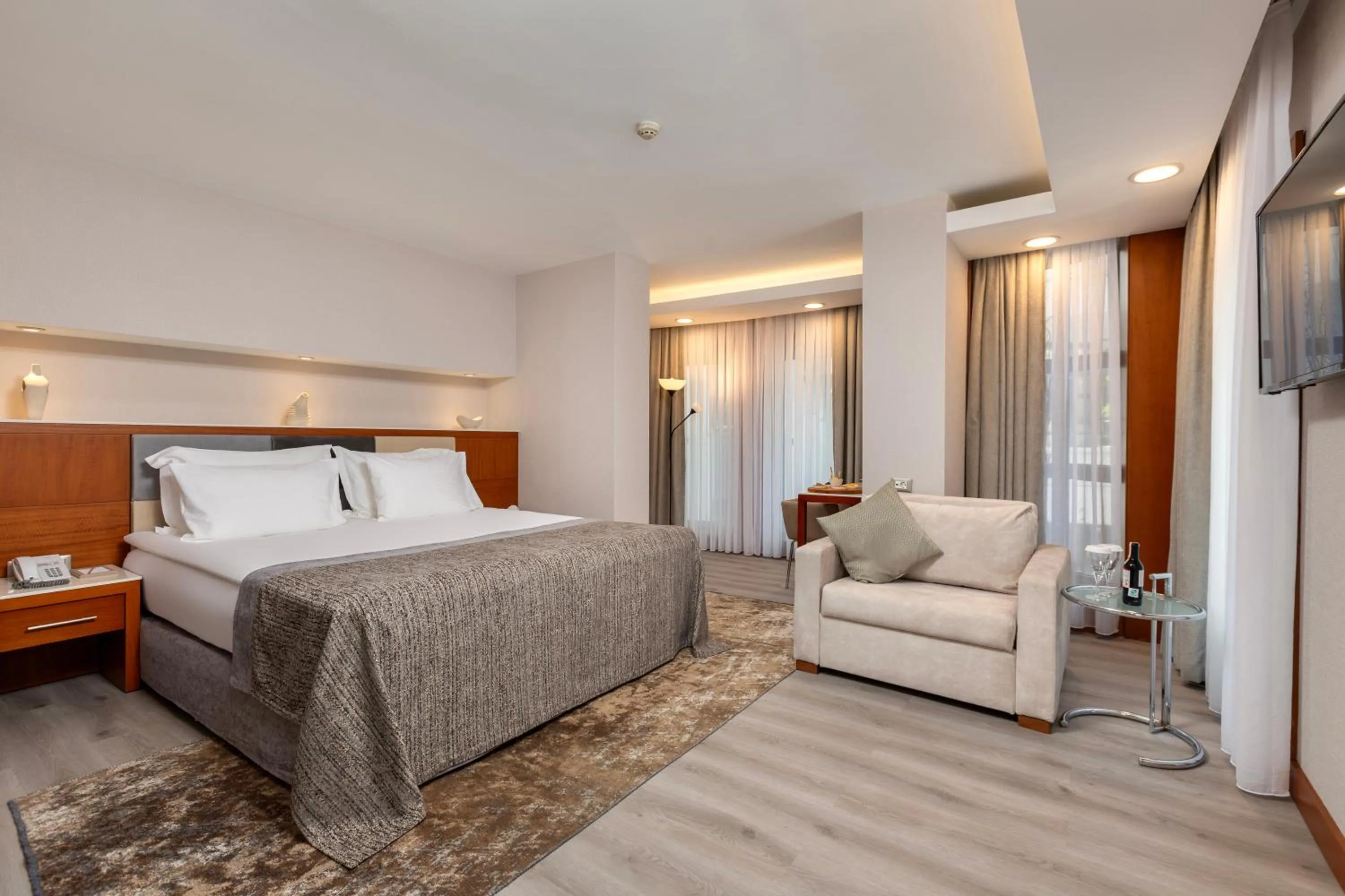 Photo of the whole room, Bed in Limak Ambassadore Hotel Ankara