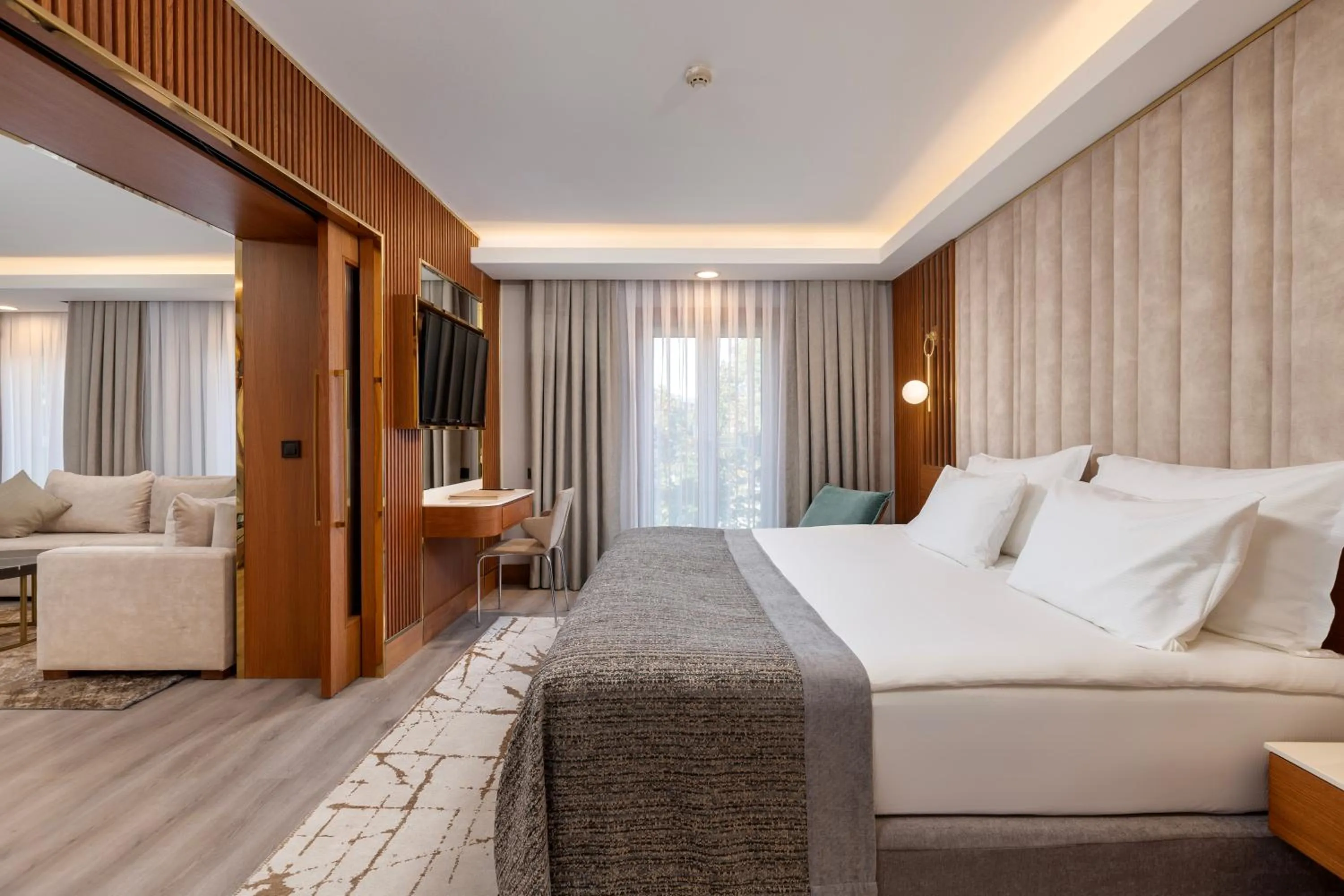 Bedroom, Bed in Limak Ambassadore Hotel Ankara