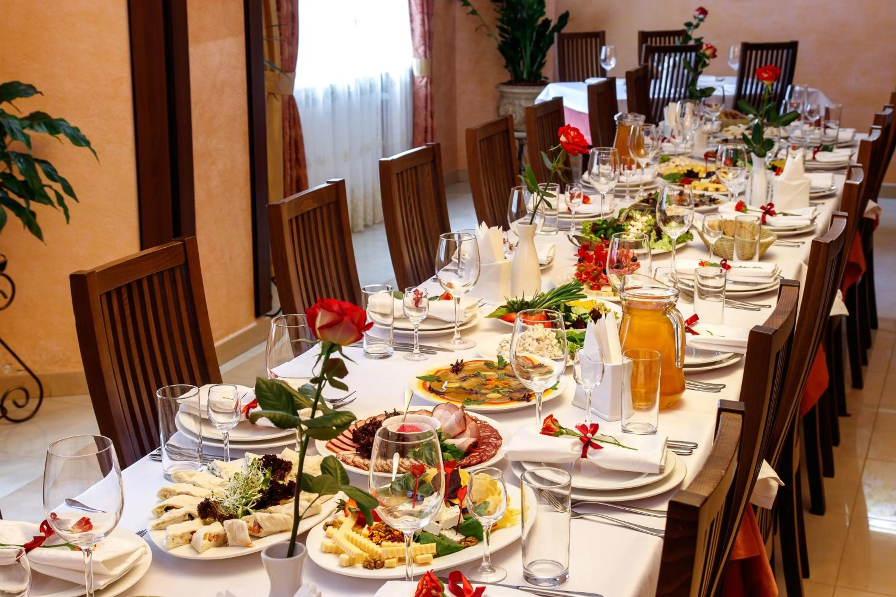 Restaurant/places to eat in Edem Hotel Lviv