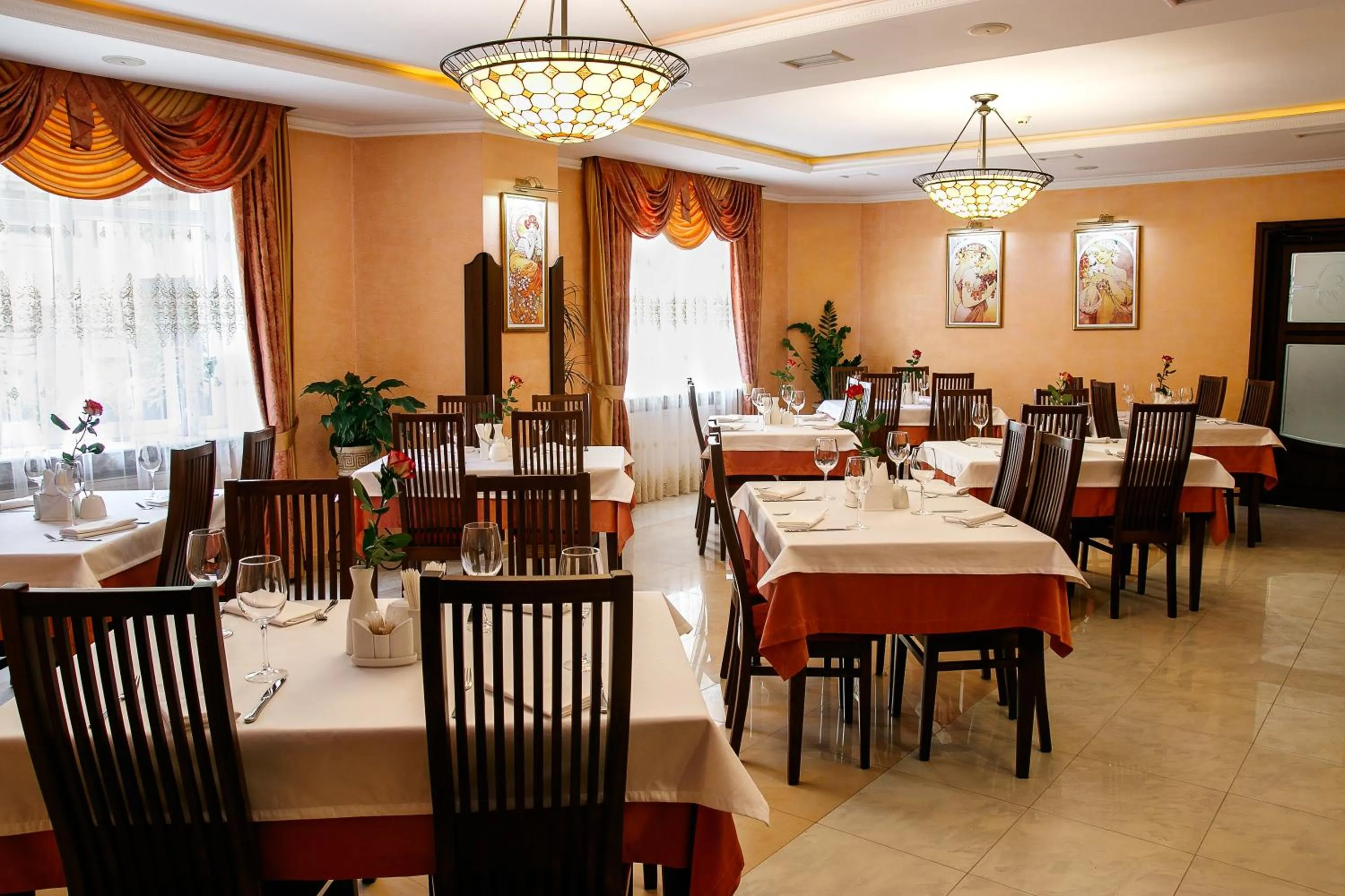 Restaurant/places to eat in Edem Hotel Lviv