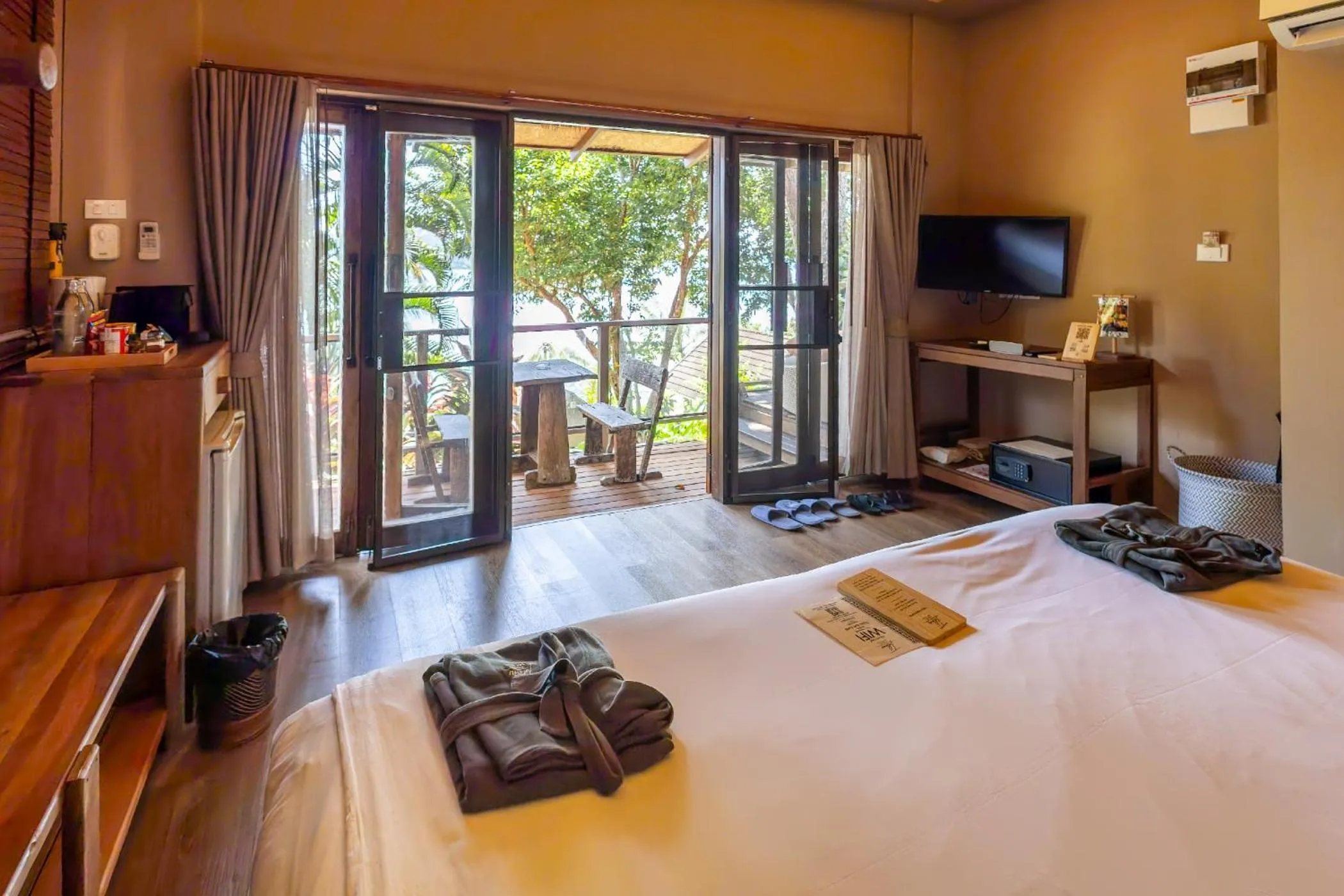 Bed in Tolani Resort Koh Kood