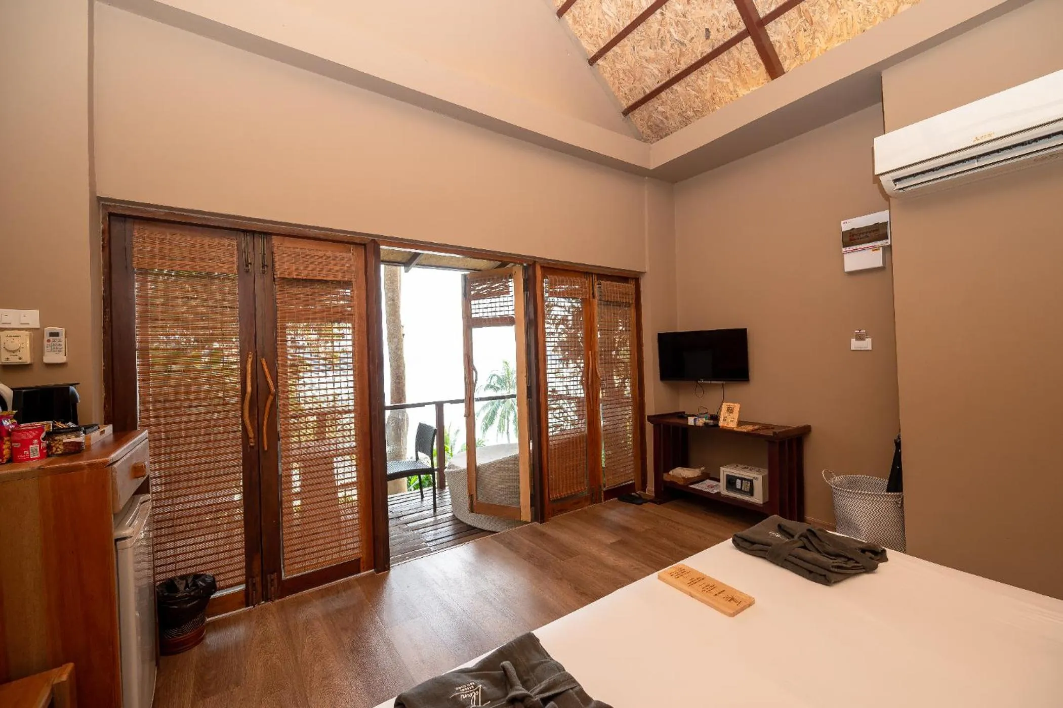 Bed in Tolani Resort Koh Kood