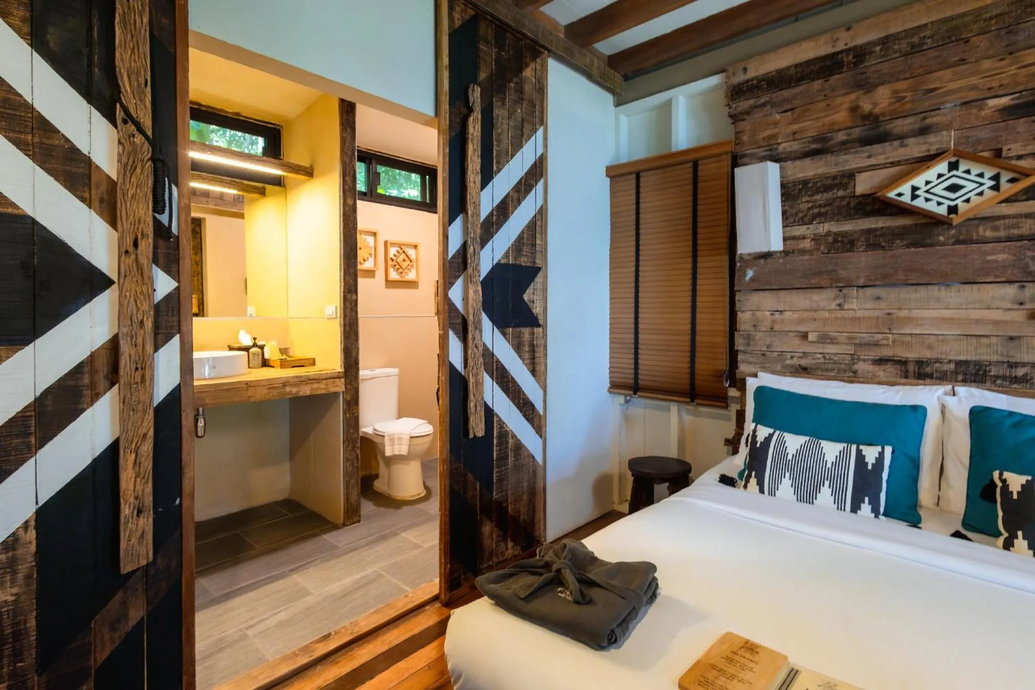 Bed in Tolani Resort Koh Kood