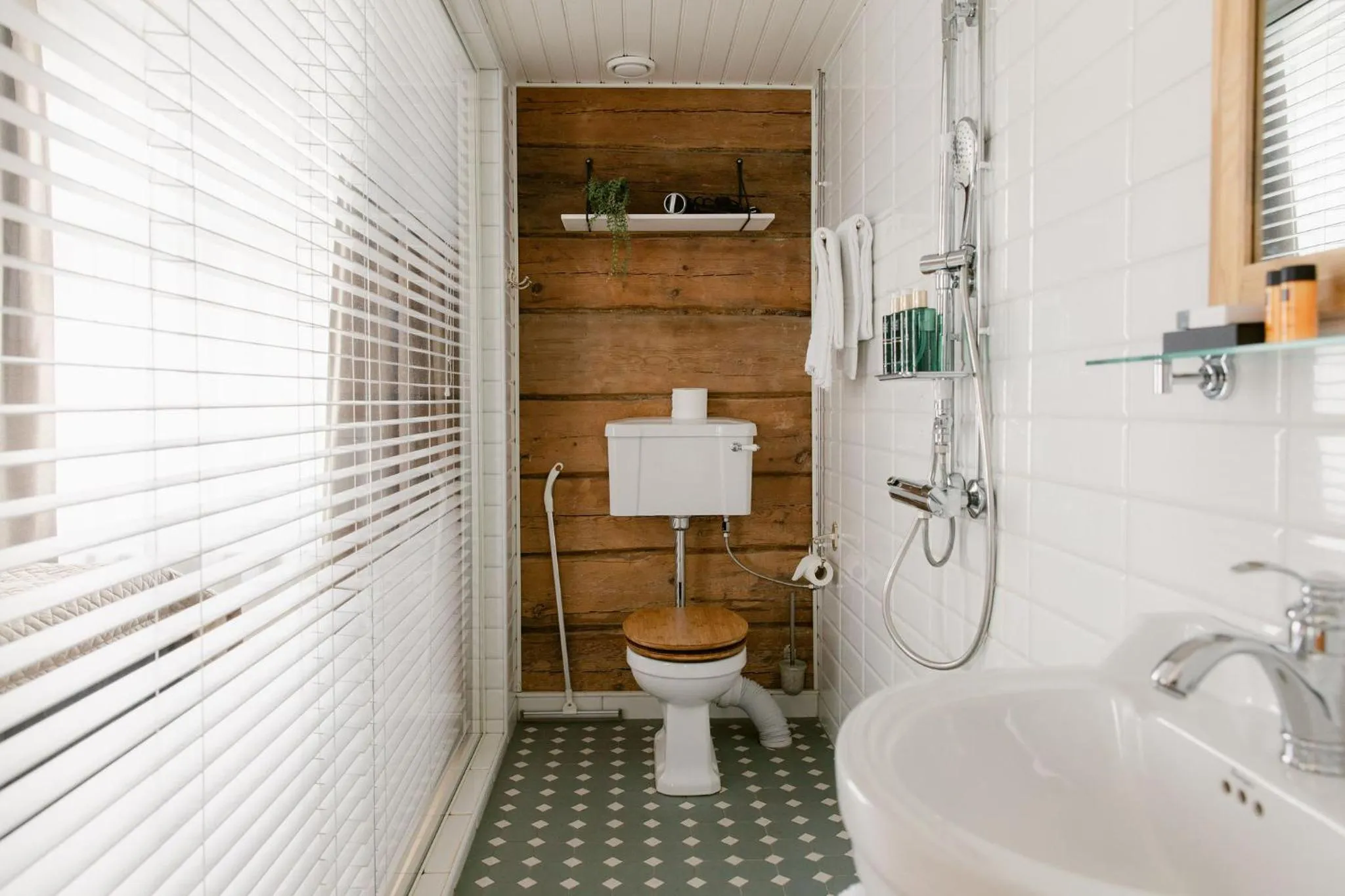 Shower in Lillan Hotel & Kök