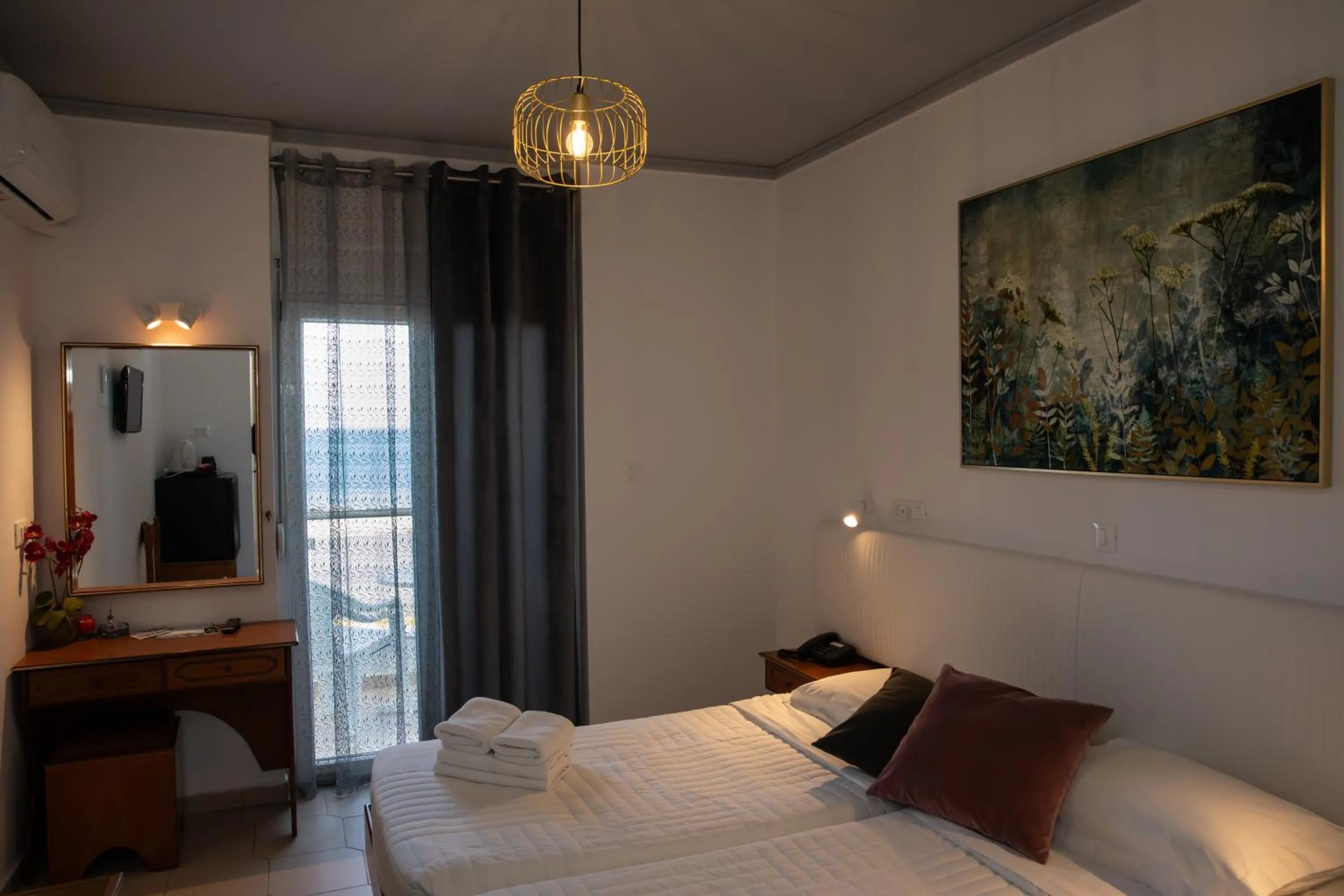 Bedroom, Bed in Sea Breeze Hotel