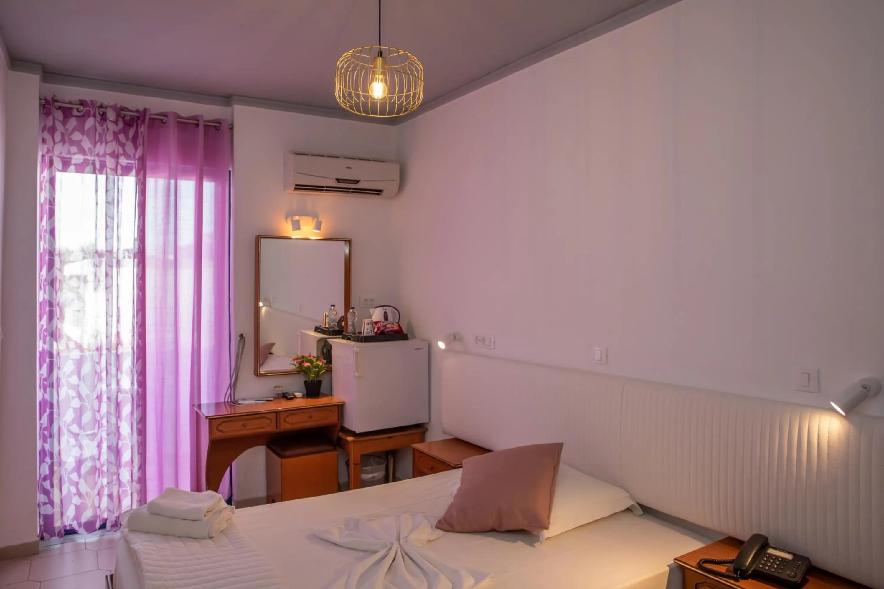 Bedroom, Bed in Sea Breeze Hotel