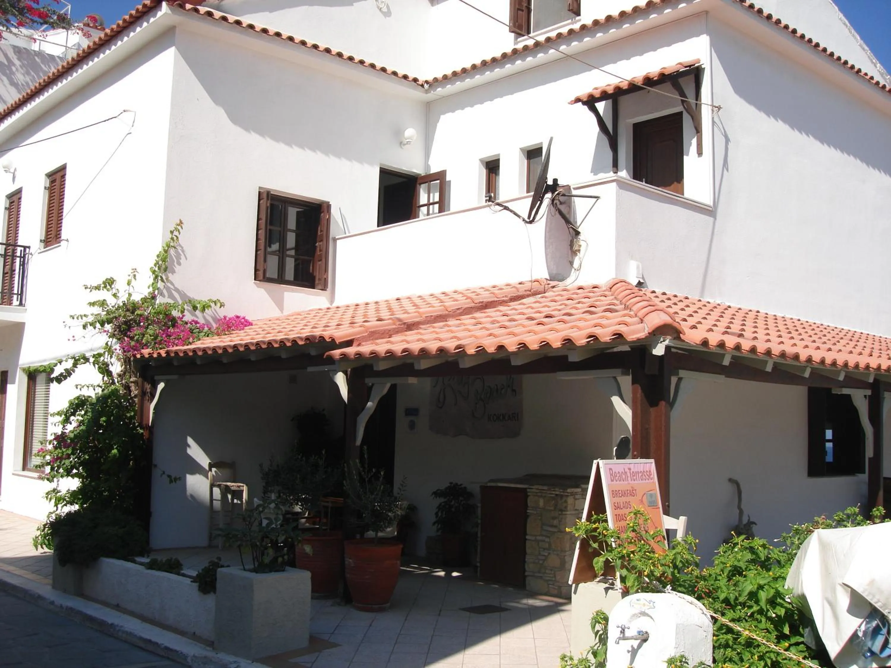 Facade/entrance in Long Beach Kokkari Samos