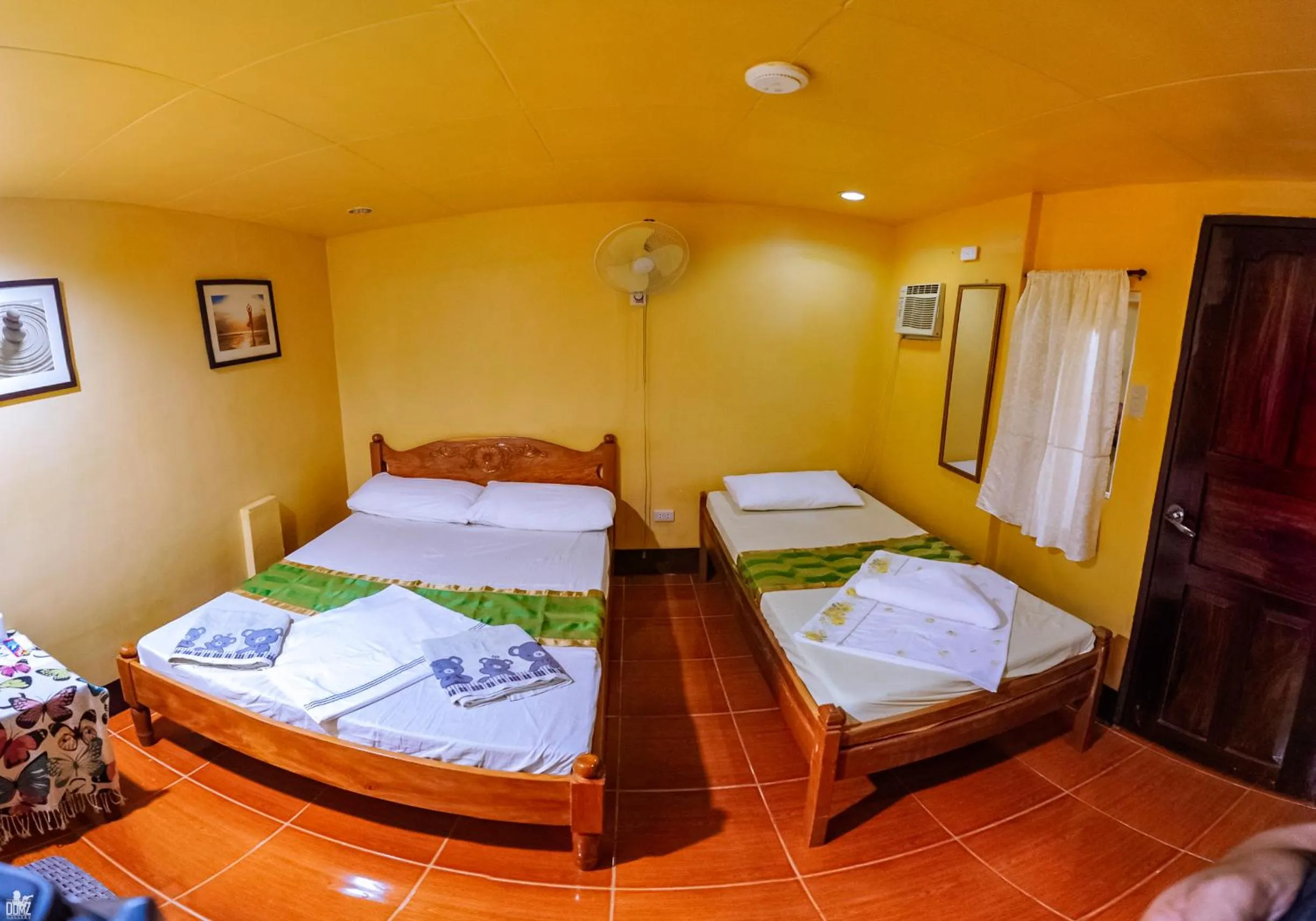 Photo of the whole room, Bed in Apo Pension House