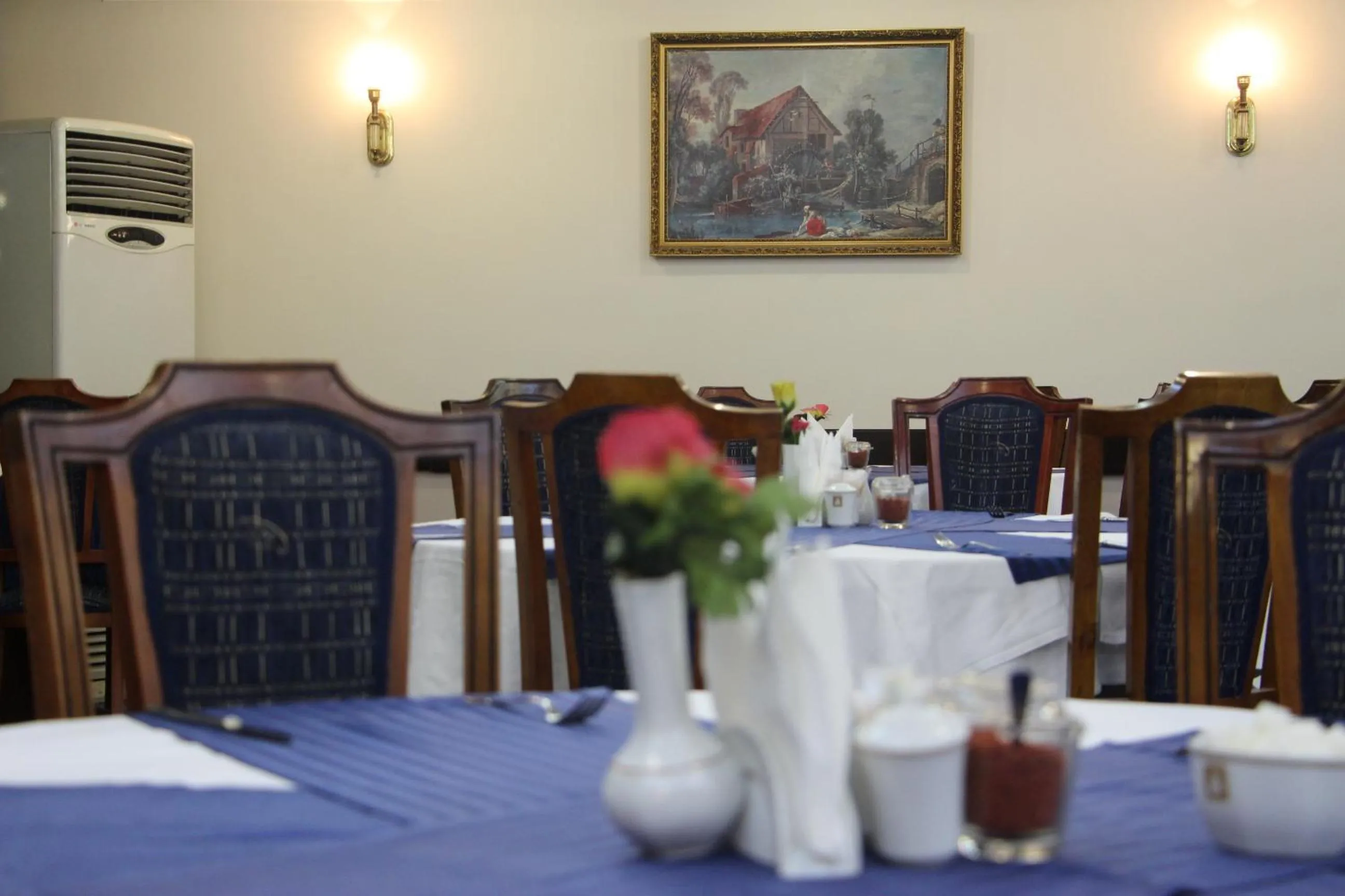 Restaurant/places to eat in Akyuz Hotel