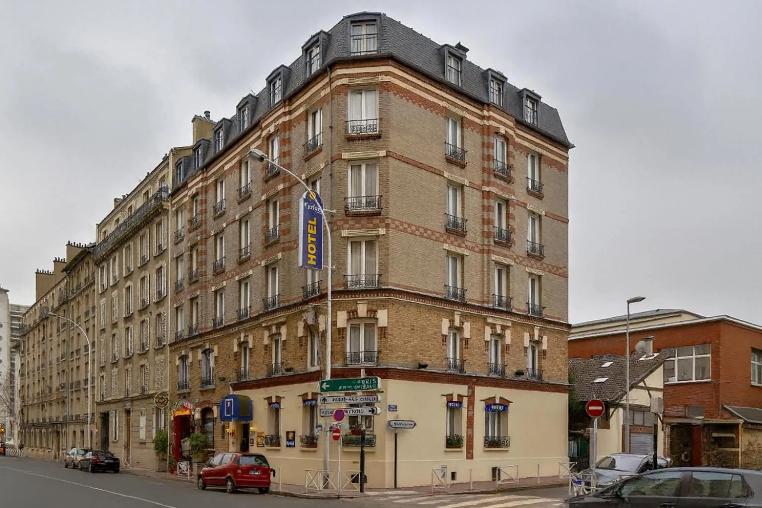Property building in Hotel Arc Paris Porte d'Orléans