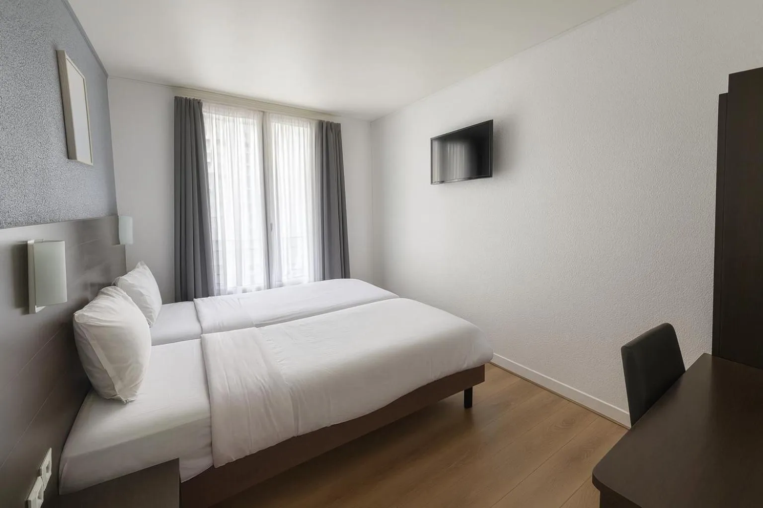 Bed in Hotel Arc Paris Porte d'Orléans