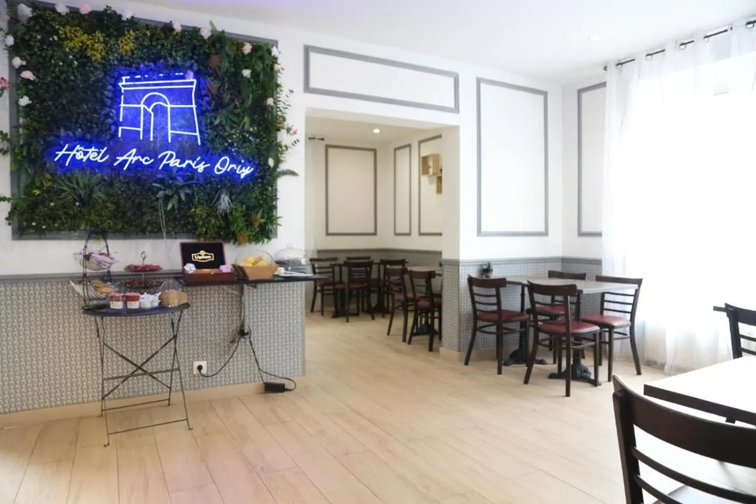 Seating area in Hotel Arc Paris Porte d'Orléans