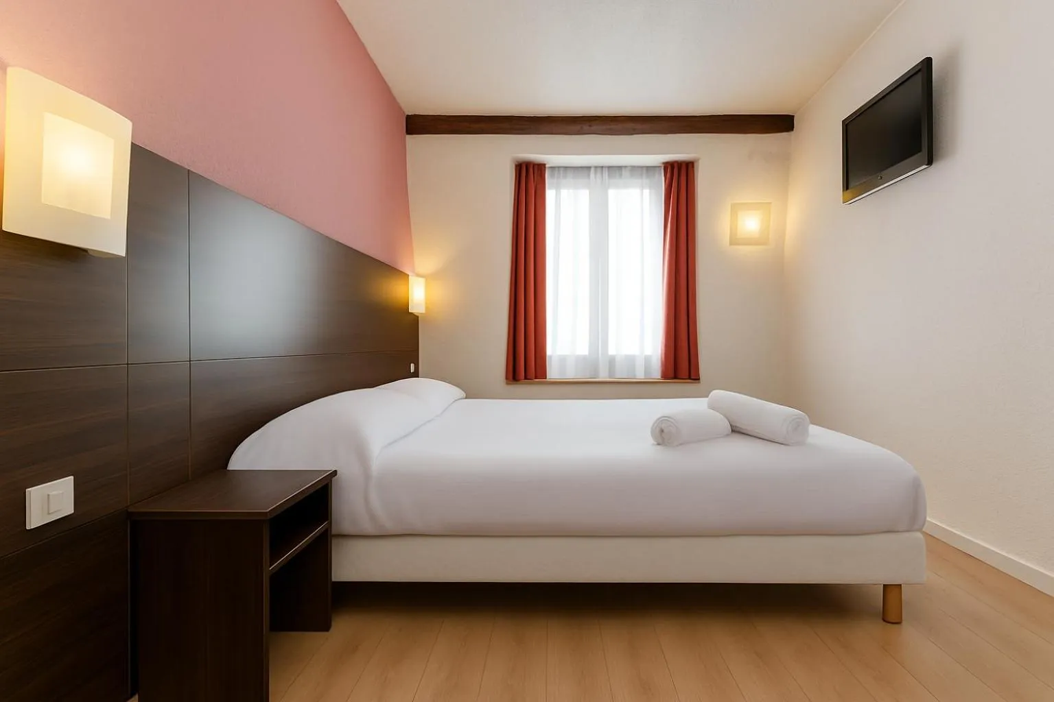 Bed in Hotel Arc Paris Porte d'Orléans